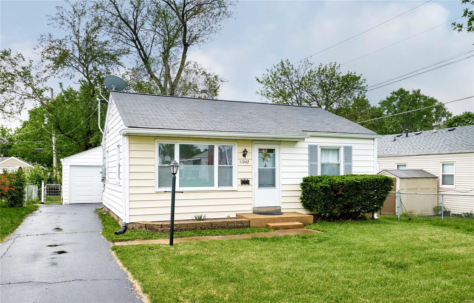 Photo 2 of Single family home for sale at 11042 Saint Pius Ln, Saint Ann, MO 63074 | MLS# 25030558 | Listing updated on 2025-05-11