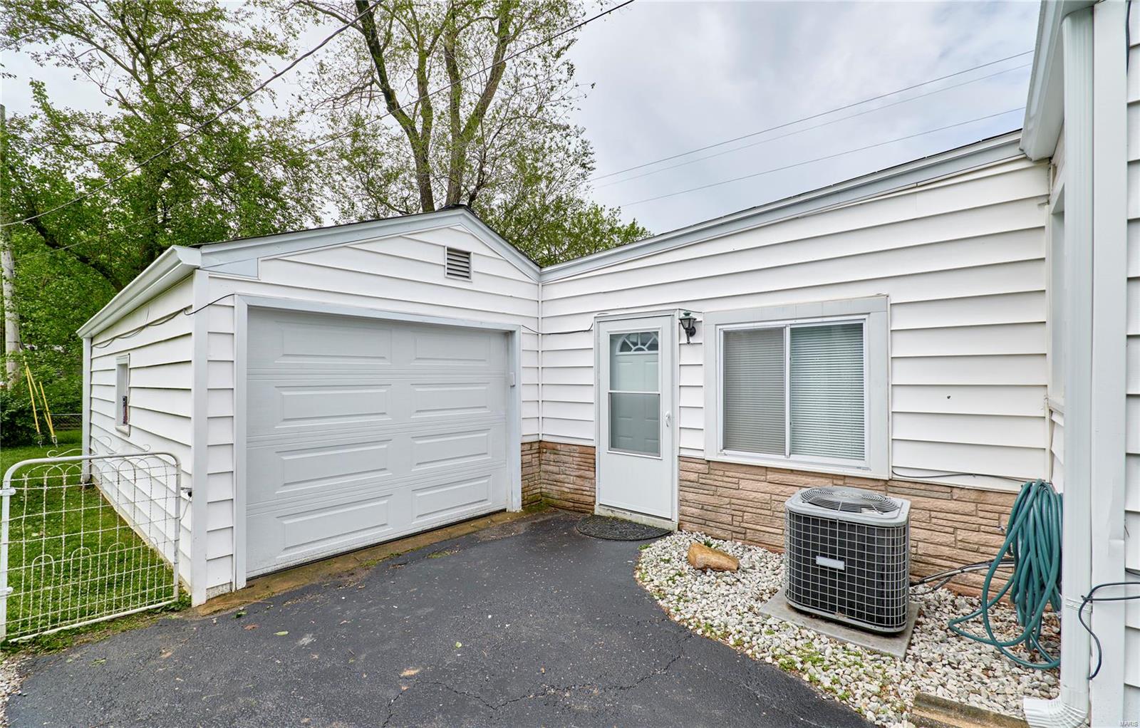 Photo 27 of Single family home for sale at 11042 Saint Pius Ln, Saint Ann, MO 63074 | MLS# 25030558 | Listing updated on 2025-05-11