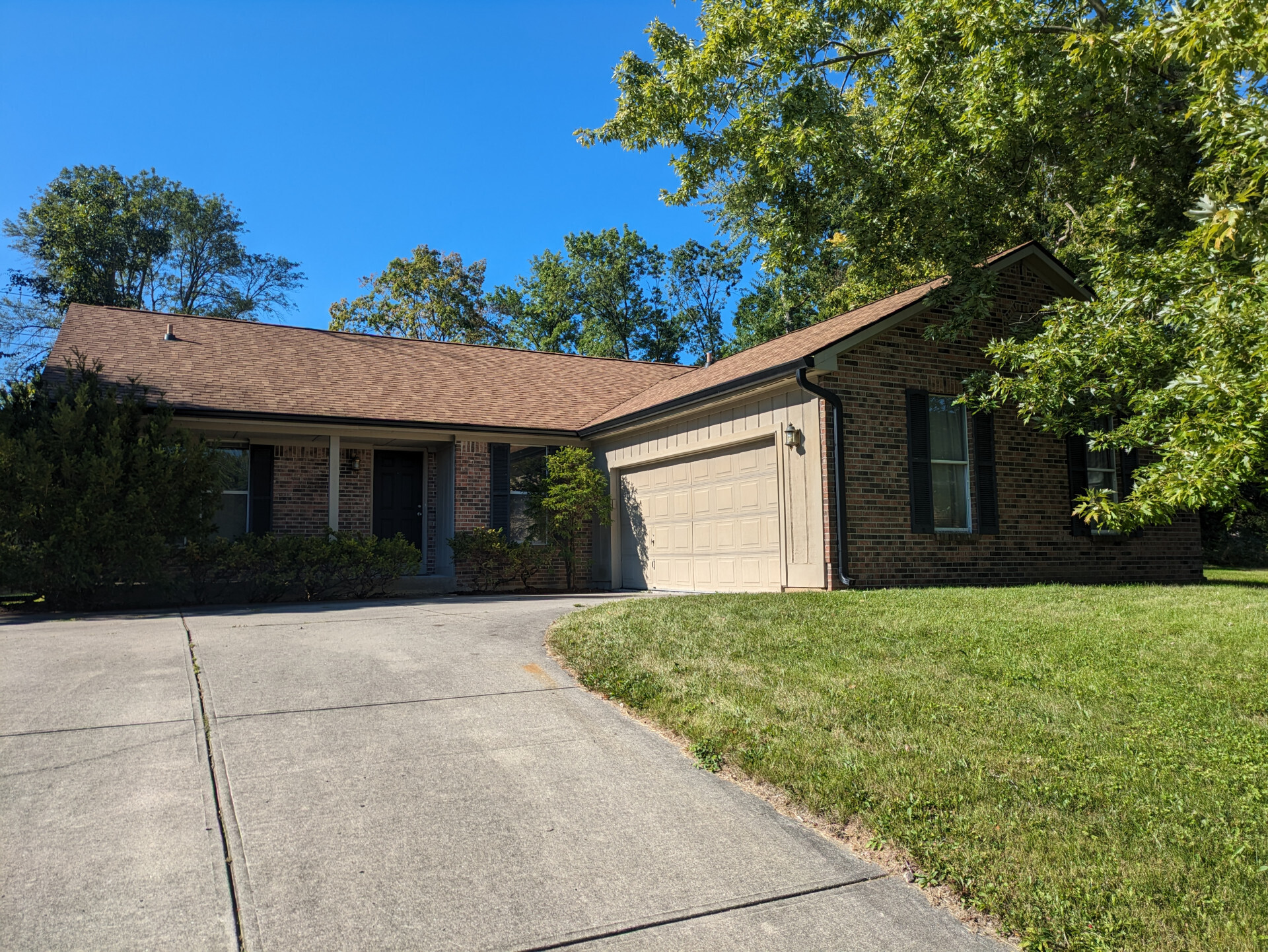 Homes for sale in Indianapolis, IN | 9102 Foggy Ct, Indianapolis, IN 46260 | MLS# 21941508