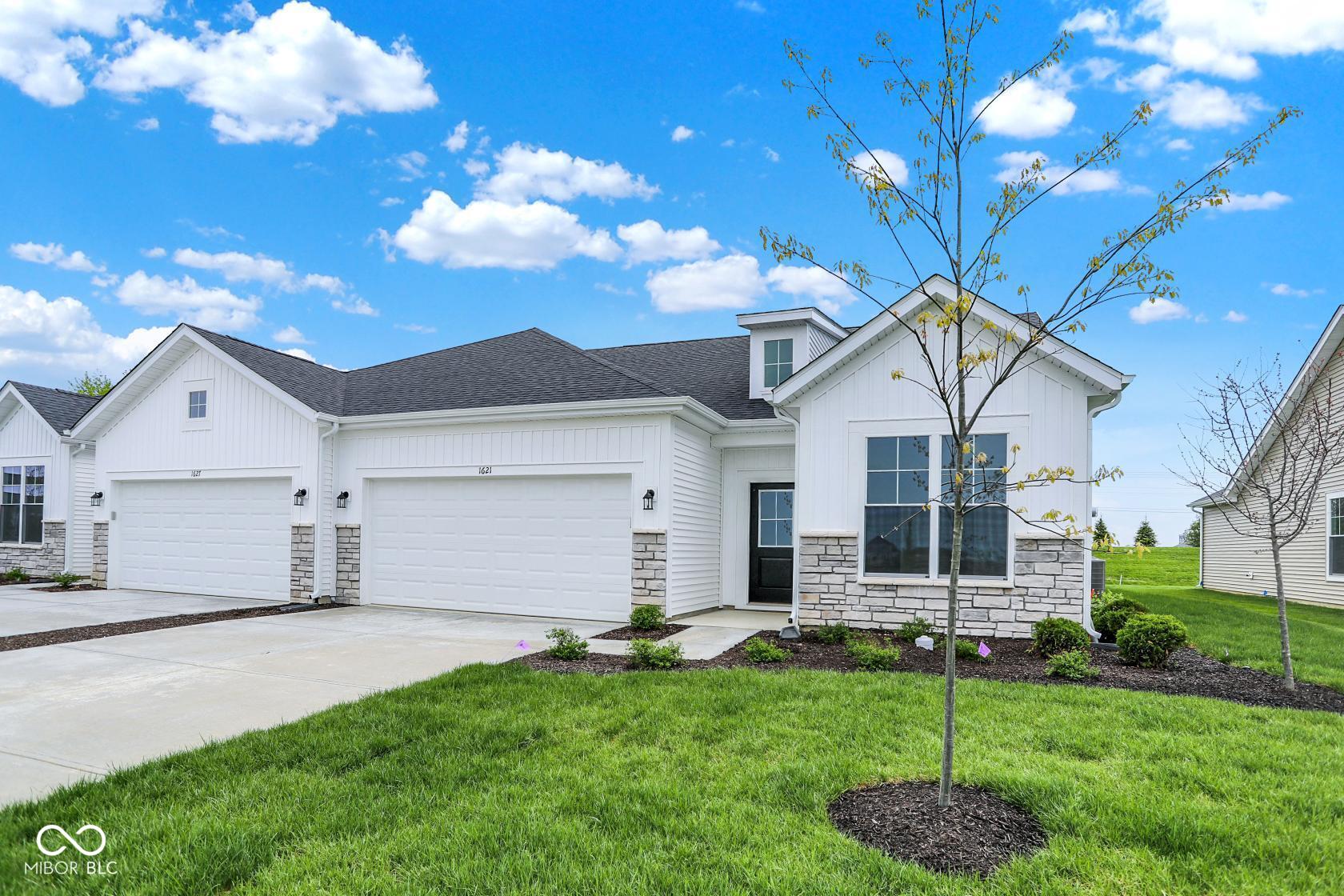 Homes for sale in Greenfield, IN | 1621 Clover Crossing Dr, Greenfield, IN 46140 | MLS# 22011138
