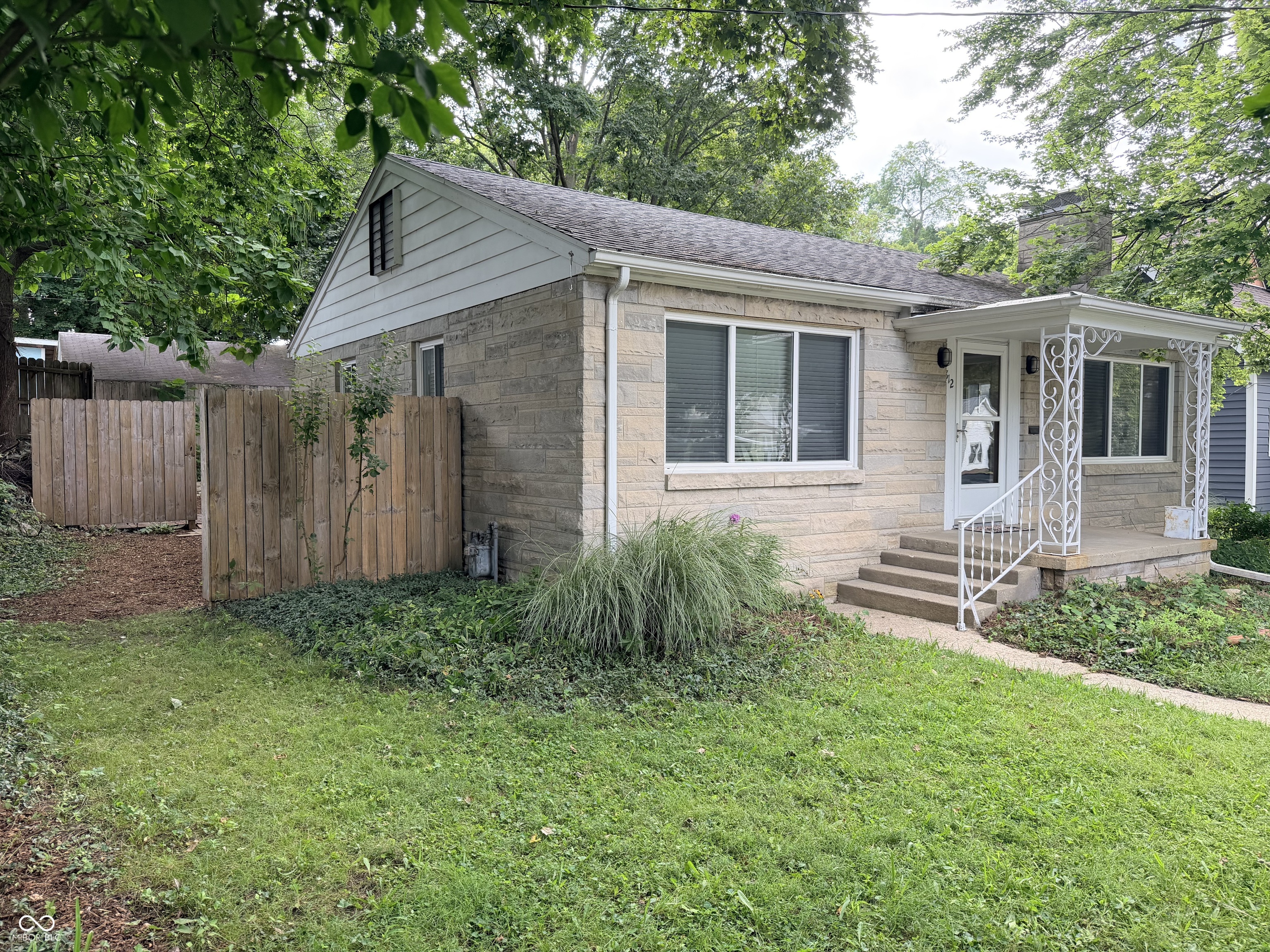 3rd image of 812 S Grant Ave, Crawfordsville, IN 47933 | MLS# 22018063