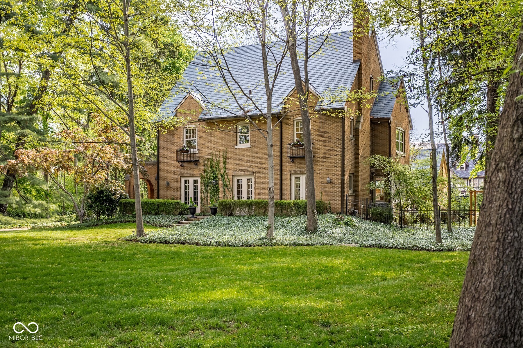 Homes for sale in Indianapolis, IN | 4151 N Pennsylvania St, Indianapolis, IN 46205 | MLS# 22033105