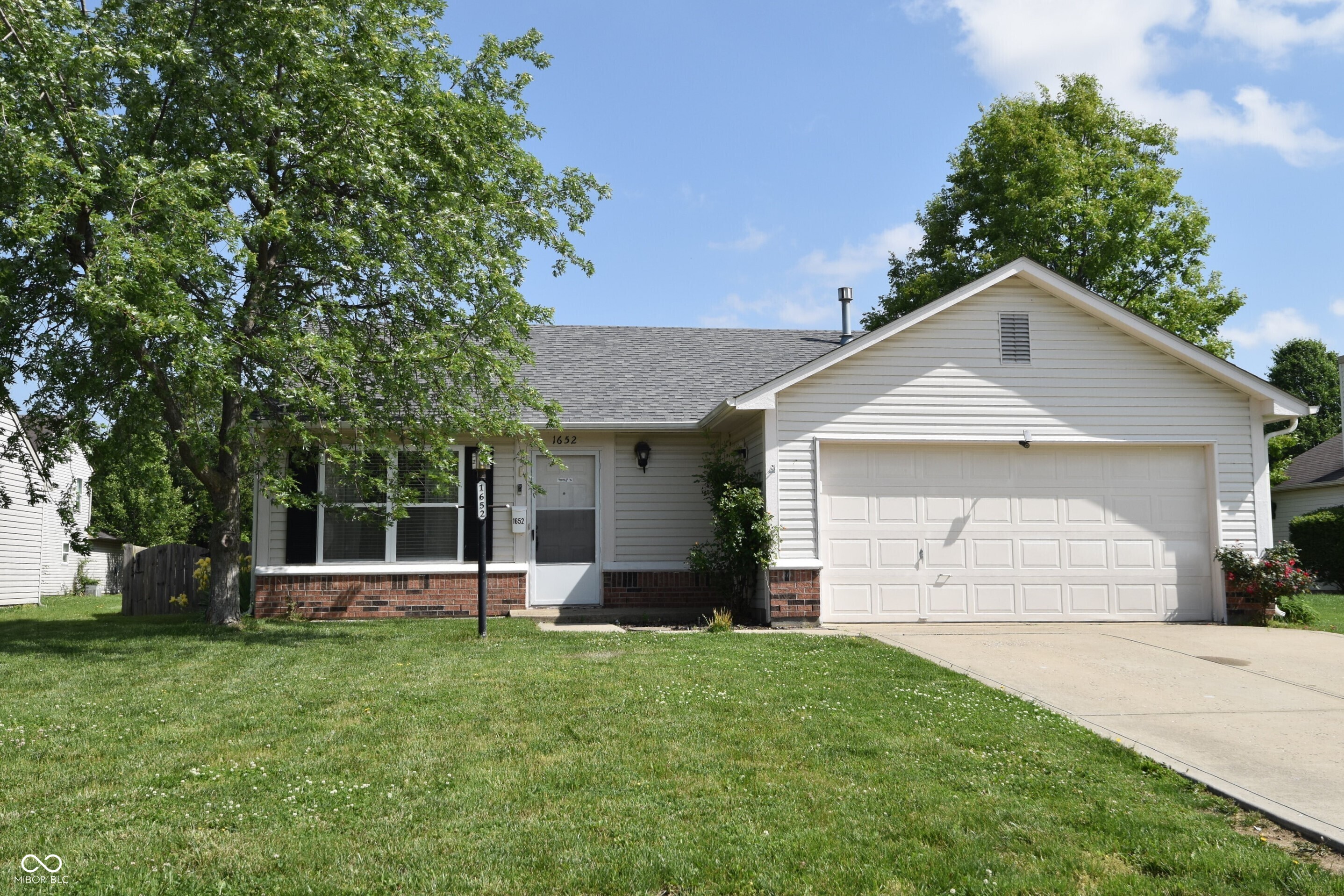 Homes for sale in Greenfield, IN | 1652 Sweetwater Ln, Greenfield, IN 46140 | MLS# 22039202