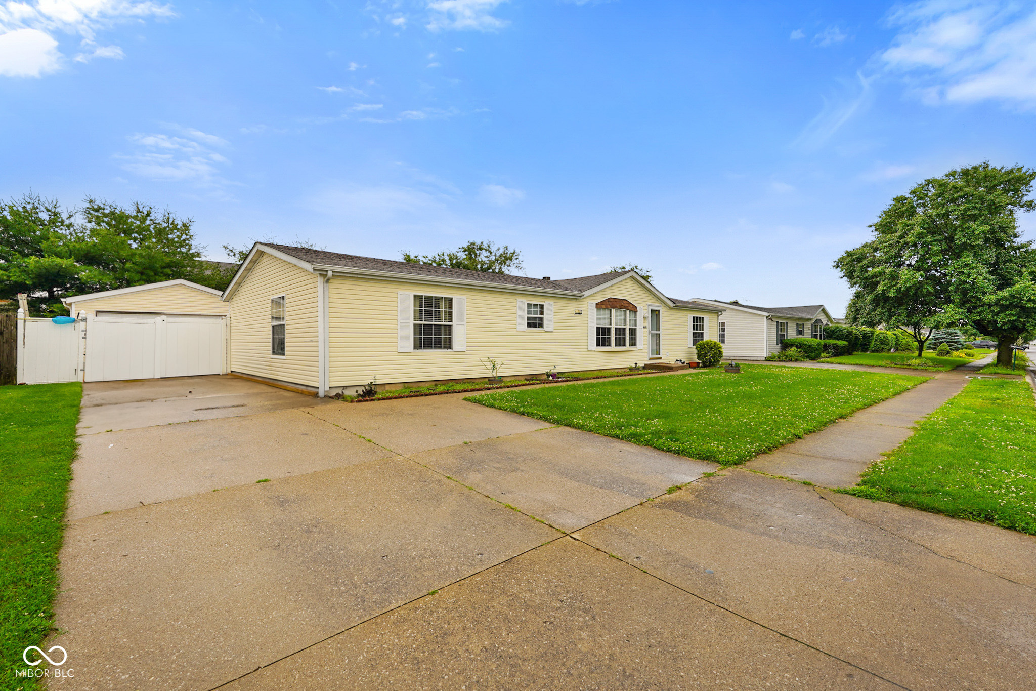 Homes for sale in Columbus, IN | 4697 W Ridge Dr, Columbus, IN 47203 | MLS# 22043761