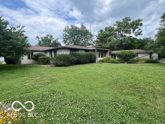 Homes for sale in Columbus, IN | 1802 Laurel Dr, Columbus, IN 47203 | MLS# 22044129