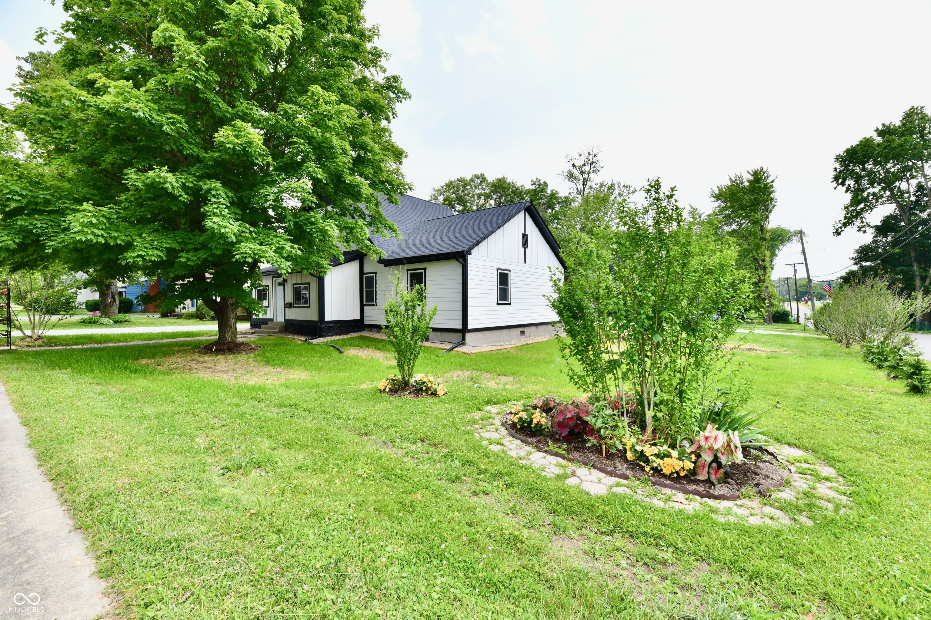 Homes for sale in Indianapolis, IN | 2801 E Southport Rd, Indianapolis, IN 46227 | MLS# 22044770