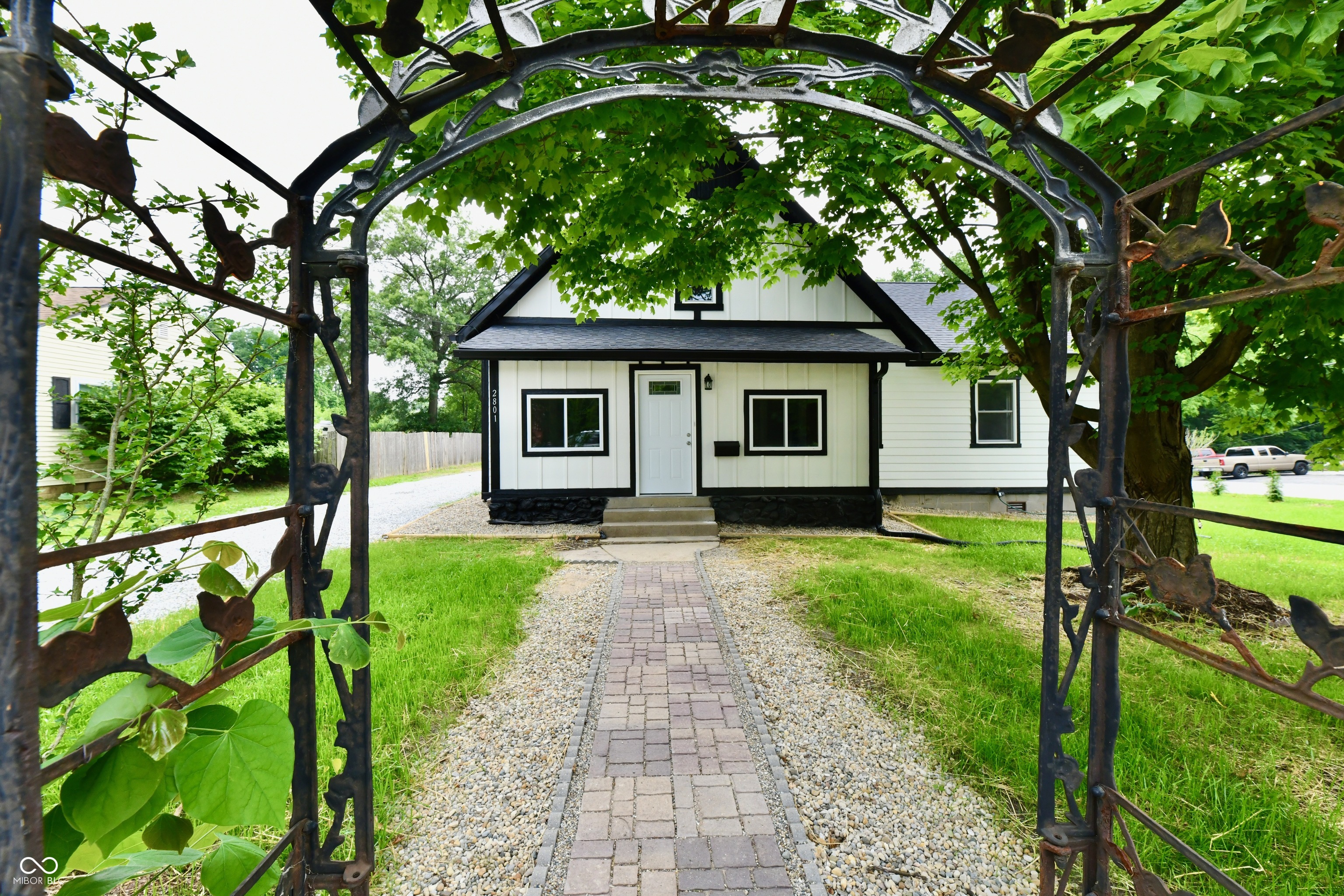 Homes for sale in Indianapolis, IN | 2801 E Southport Rd, Indianapolis, IN 46227 | MLS# 22044770