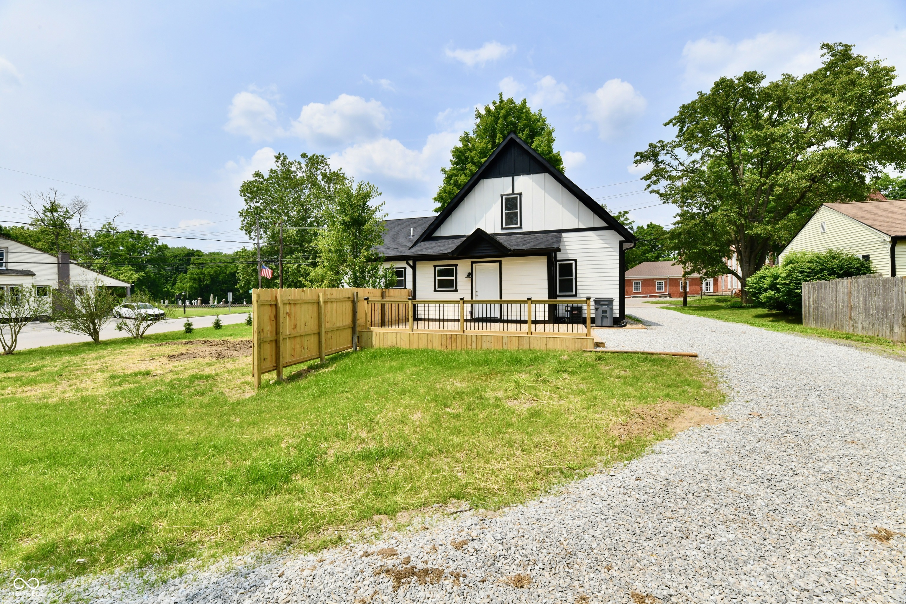 Homes for sale in Indianapolis, IN | 2801 E Southport Rd, Indianapolis, IN 46227 | MLS# 22044770