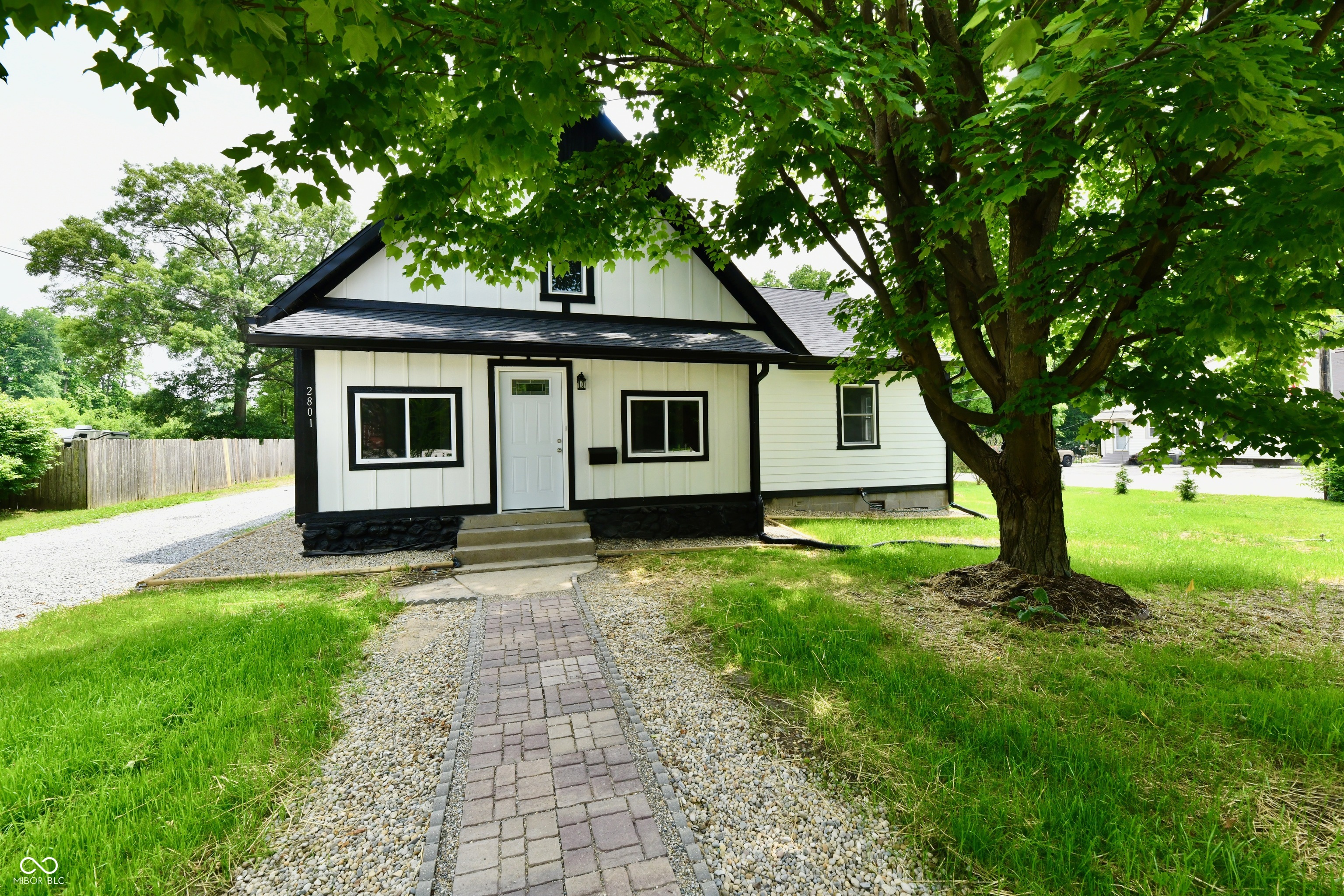 Homes for sale in Indianapolis, IN | 2801 E Southport Rd, Indianapolis, IN 46227 | MLS# 22044770