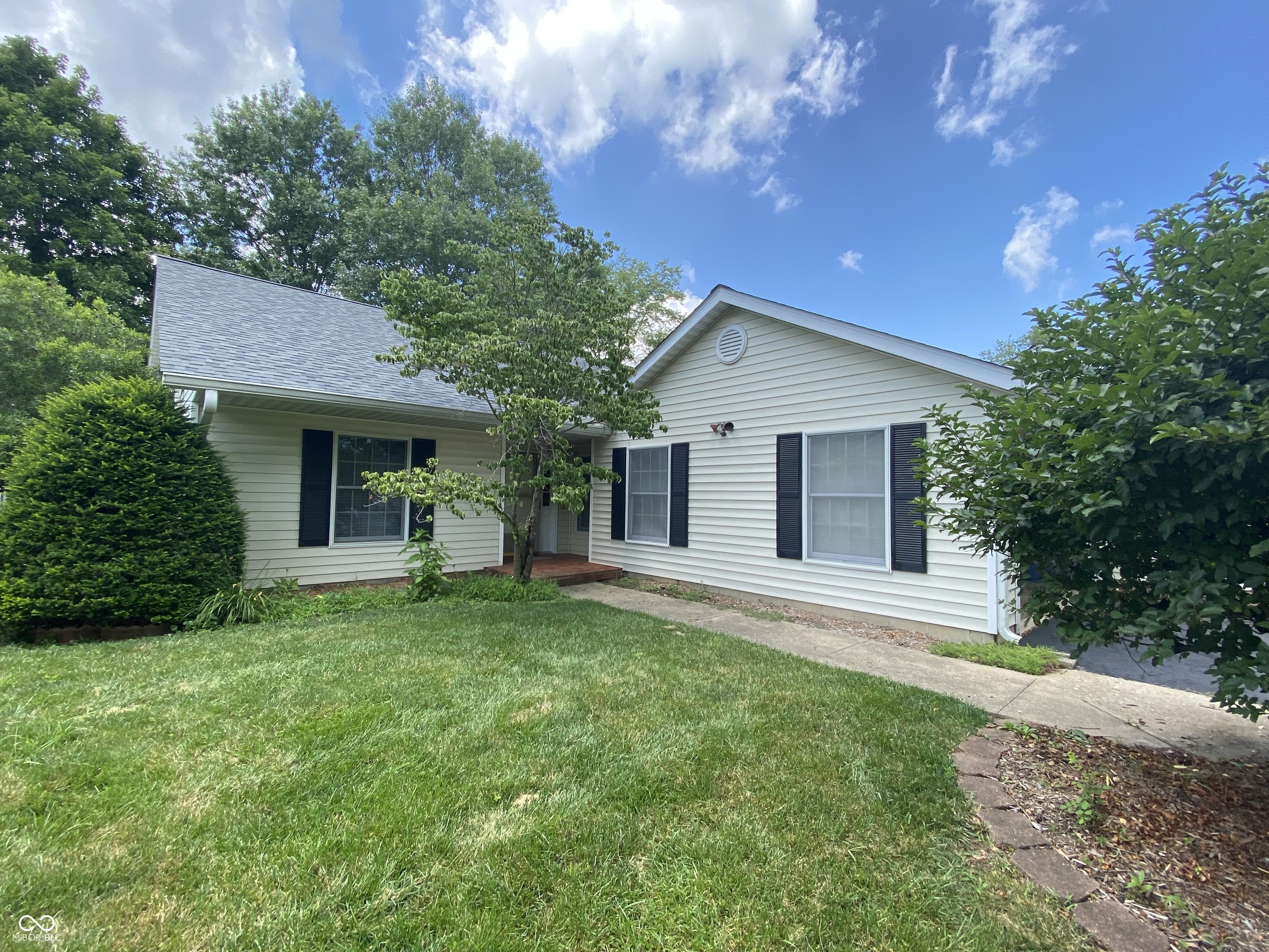 Homes for sale in Bloomington, IN | 3910 S Baytree Ln, Bloomington, IN 47401 | MLS# 22048124