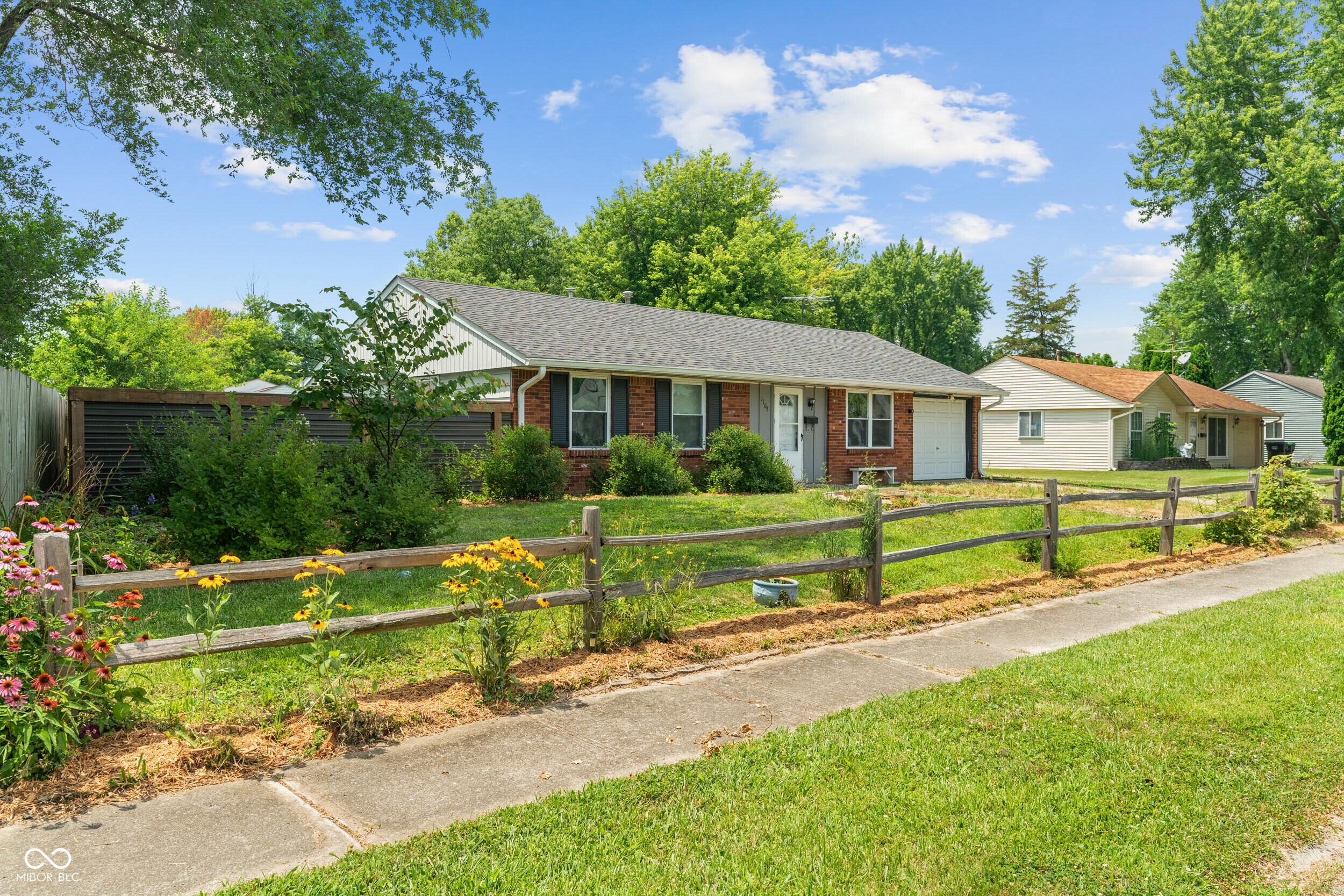 Homes for sale in New Whiteland, IN | 1108 Warwick Dr, New Whiteland, IN 46184 | MLS# 22049233