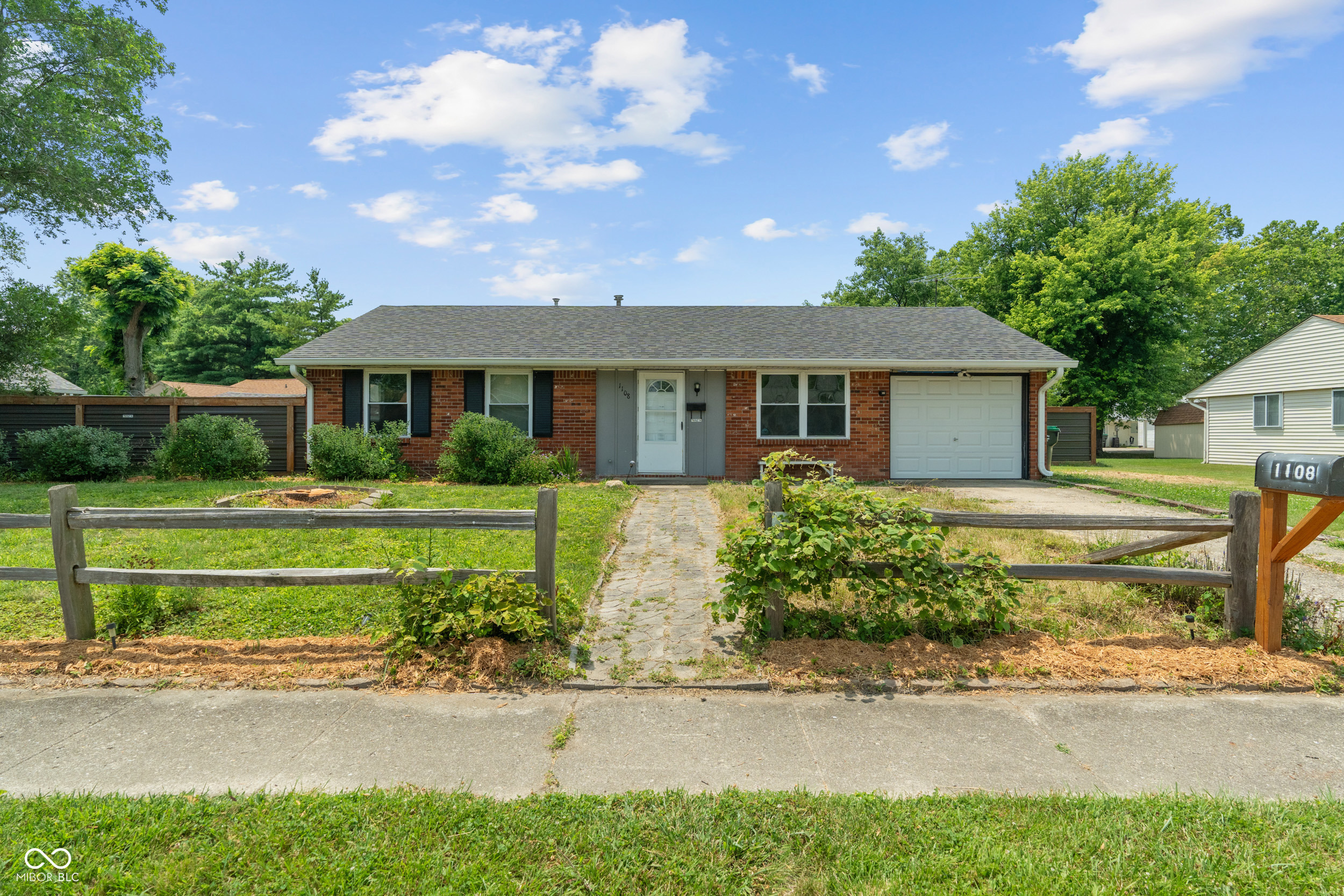 Homes for sale in New Whiteland, IN | 1108 Warwick Dr, New Whiteland, IN 46184 | MLS# 22049233