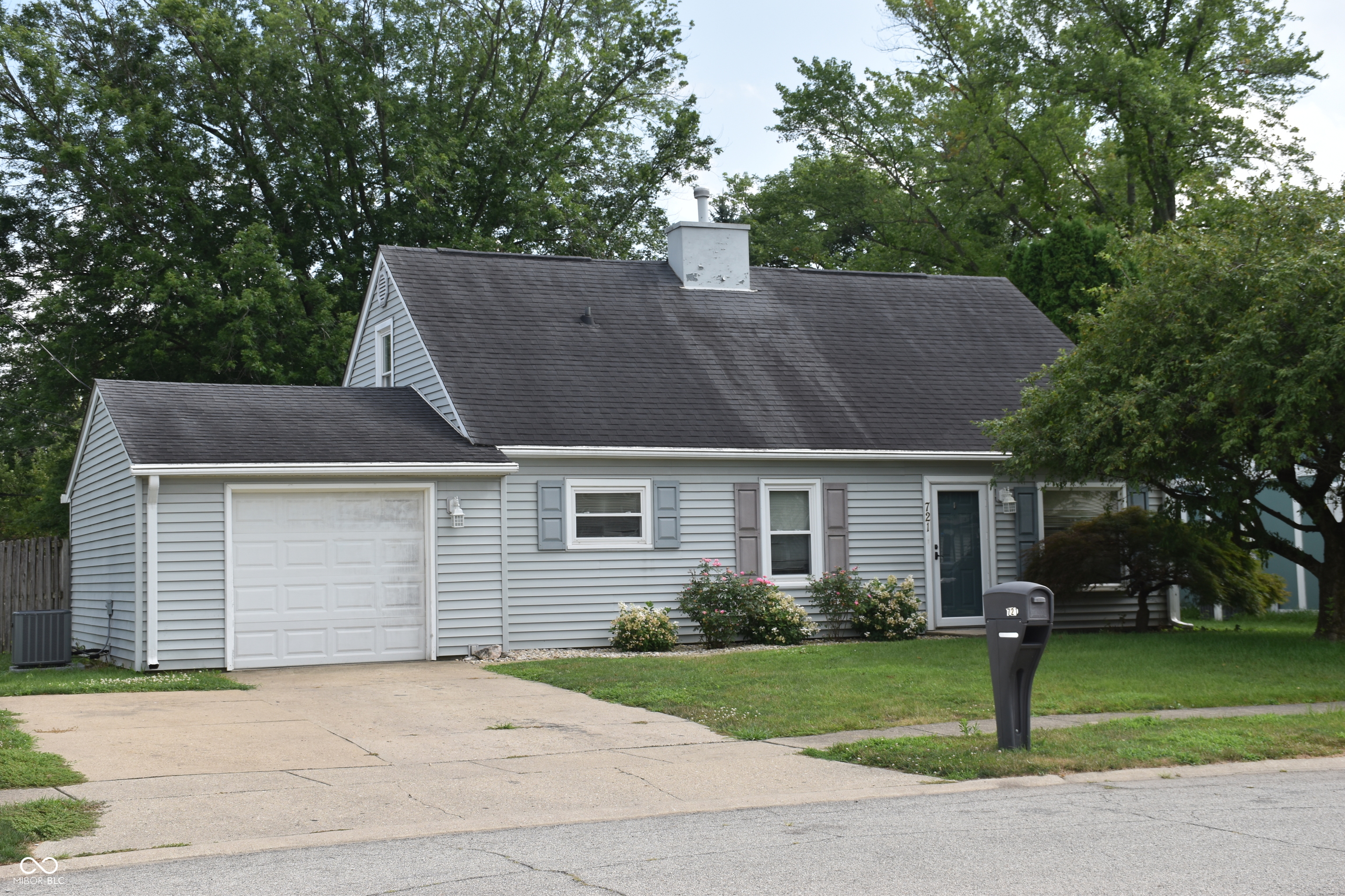 Homes for sale in Greenfield, IN | 721 Meadow Ln, Greenfield, IN 46140 | MLS# 22051060