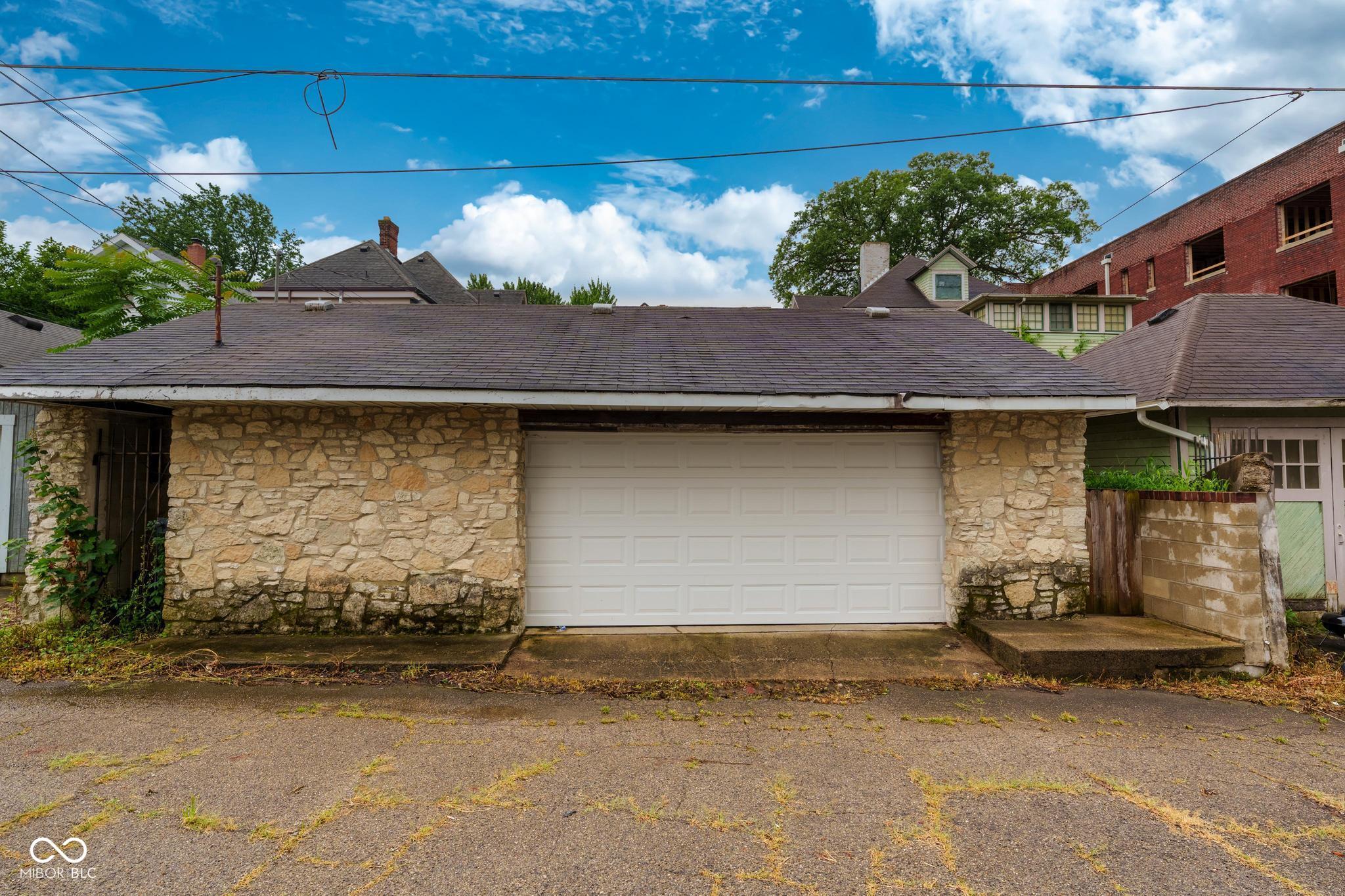 Homes for sale in Anderson, IN | 320 W 12th St, Anderson, IN 46016 | MLS# 22053521