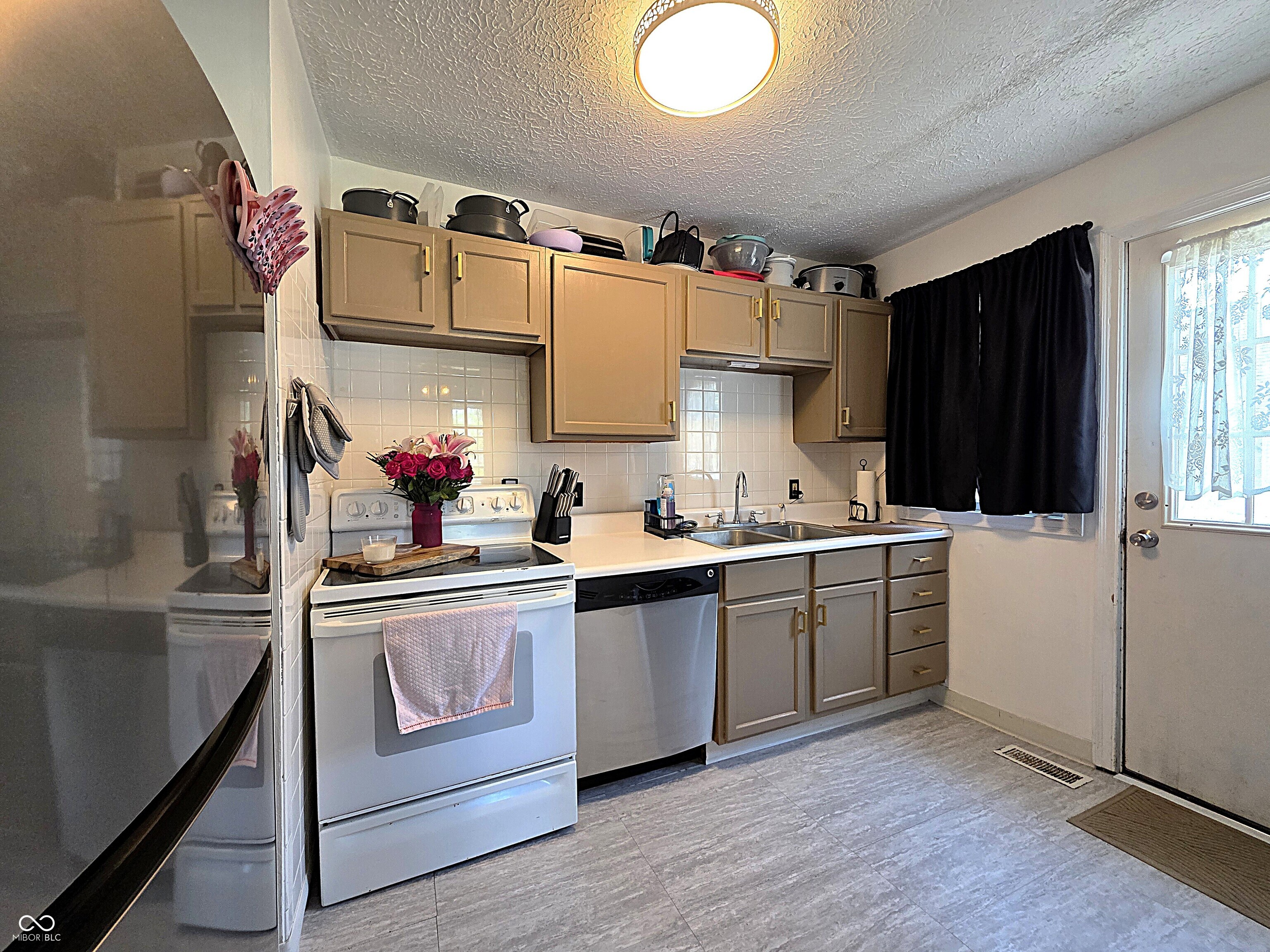 Homes for sale in Mooresville, IN | 325 W Main St, Mooresville, IN 46158 | MLS# 22053583