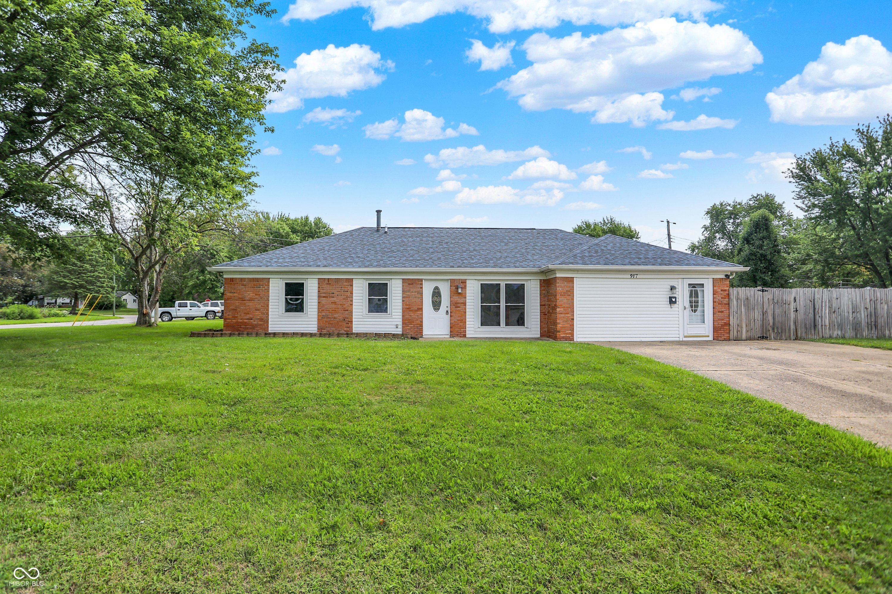 Homes for sale in New Whiteland, IN | 917 Willark Dr, New Whiteland, IN 46184 | MLS# 22055060