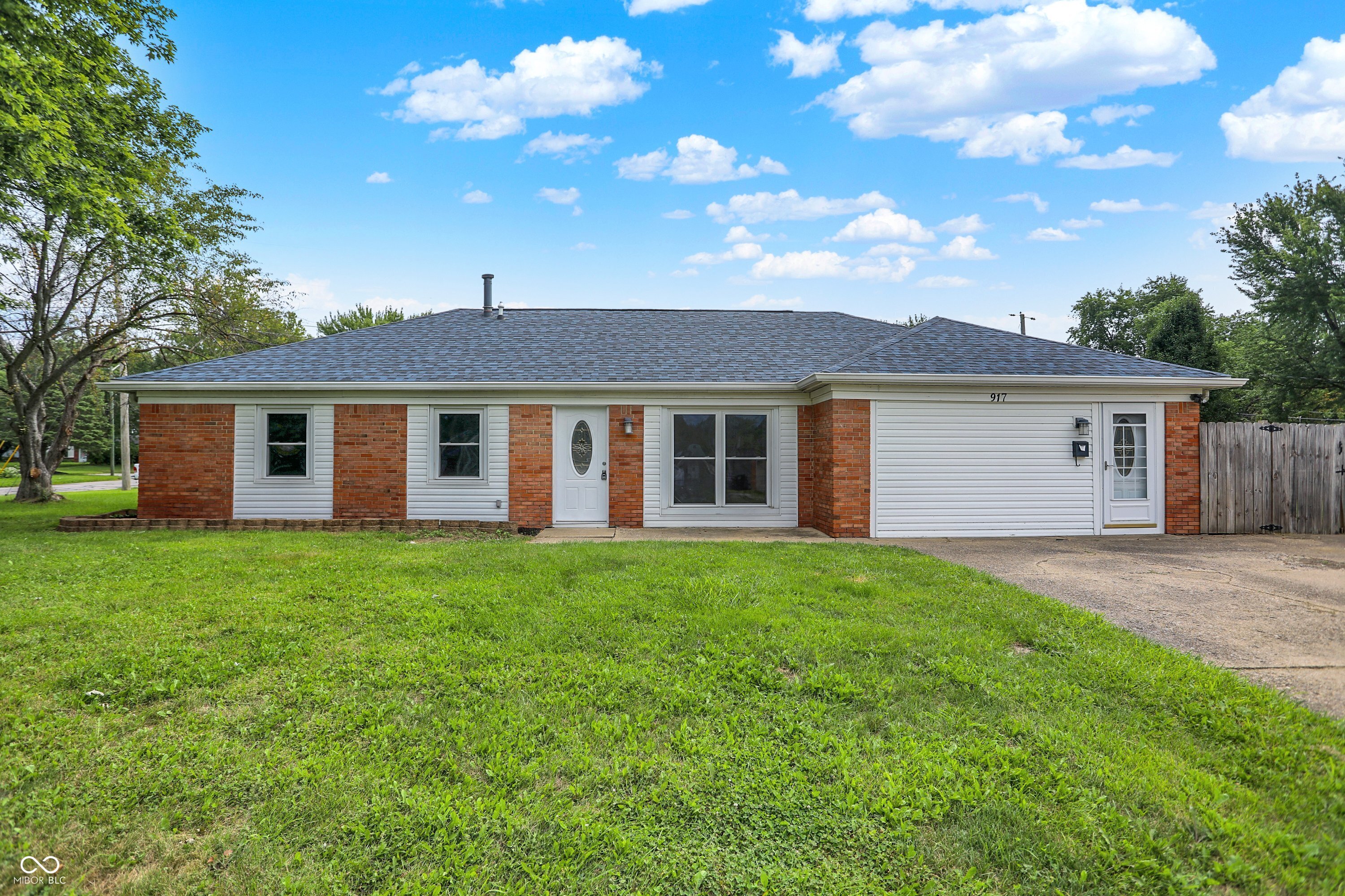 Homes for sale in New Whiteland, IN | 917 Willark Dr, New Whiteland, IN 46184 | MLS# 22055060