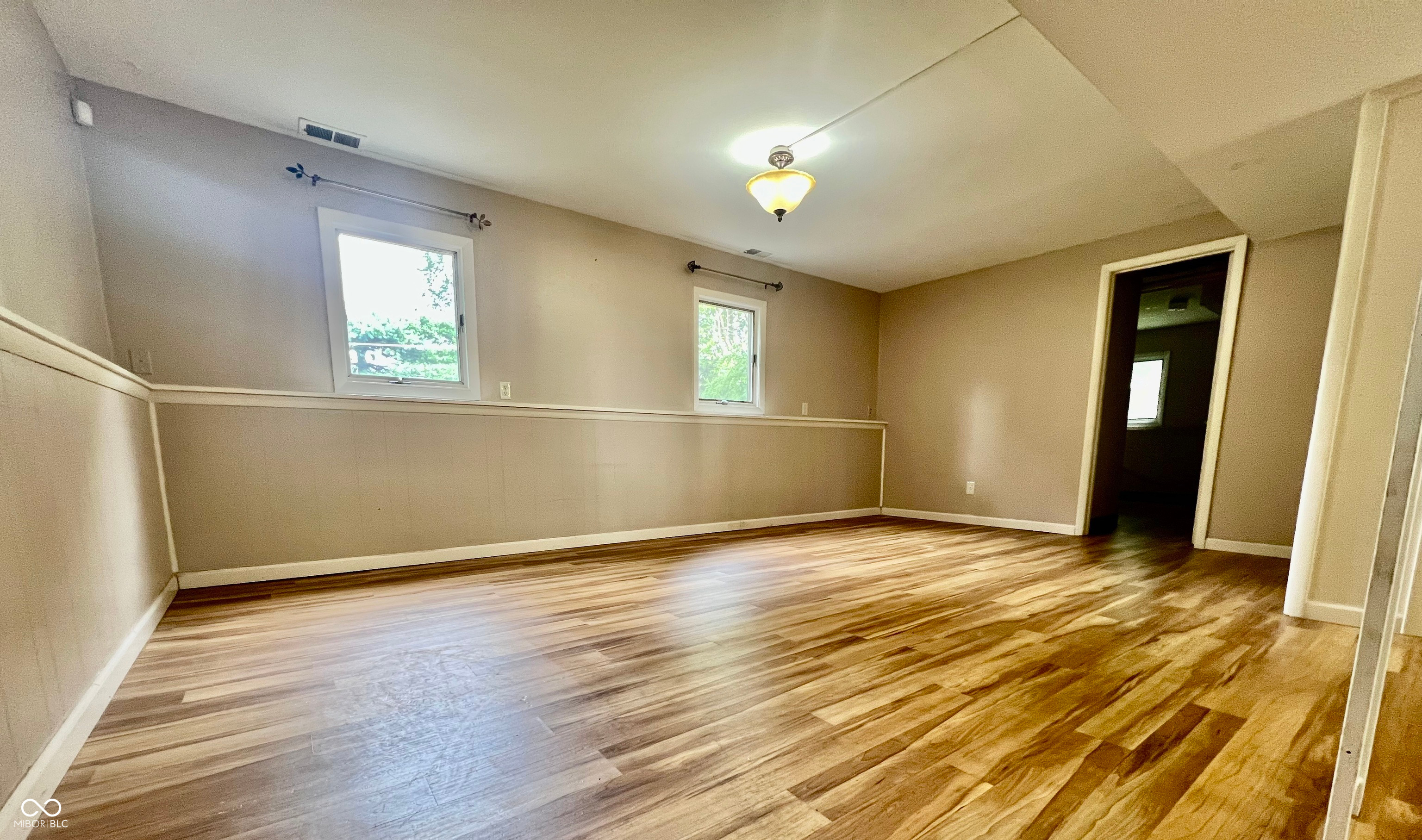 Homes for sale in Columbus, IN | 3023 Fairlawn Dr, Columbus, IN 47203 | MLS# 22071798