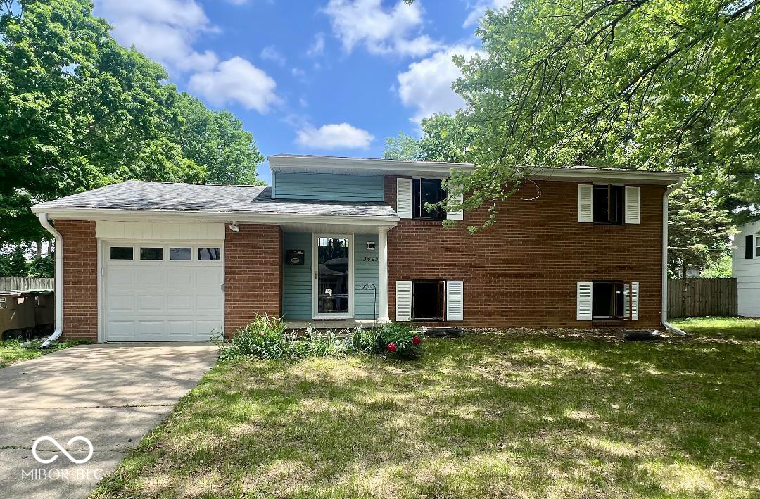 Homes for sale in Columbus, IN | 3023 Fairlawn Dr, Columbus, IN 47203 | MLS# 22071798