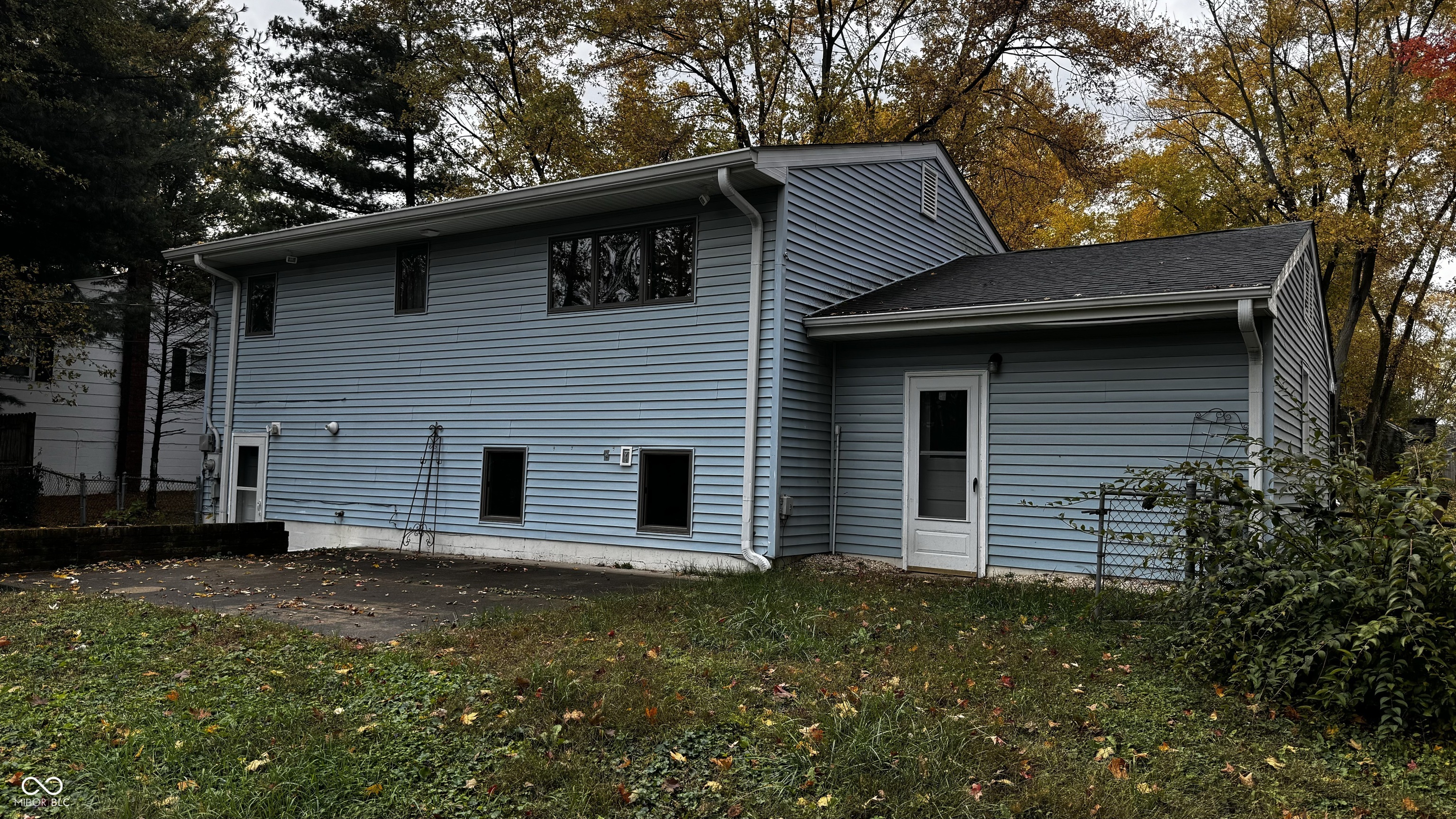 Homes for sale in Columbus, IN | 3023 Fairlawn Dr, Columbus, IN 47203 | MLS# 22071798