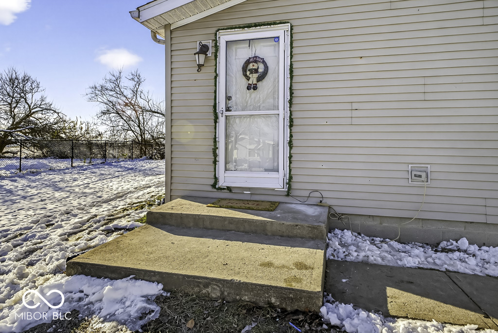 Homes for sale in Greenfield, IN | 8 Fountain Lake Dr, Greenfield, IN 46140 | MLS# 22075734