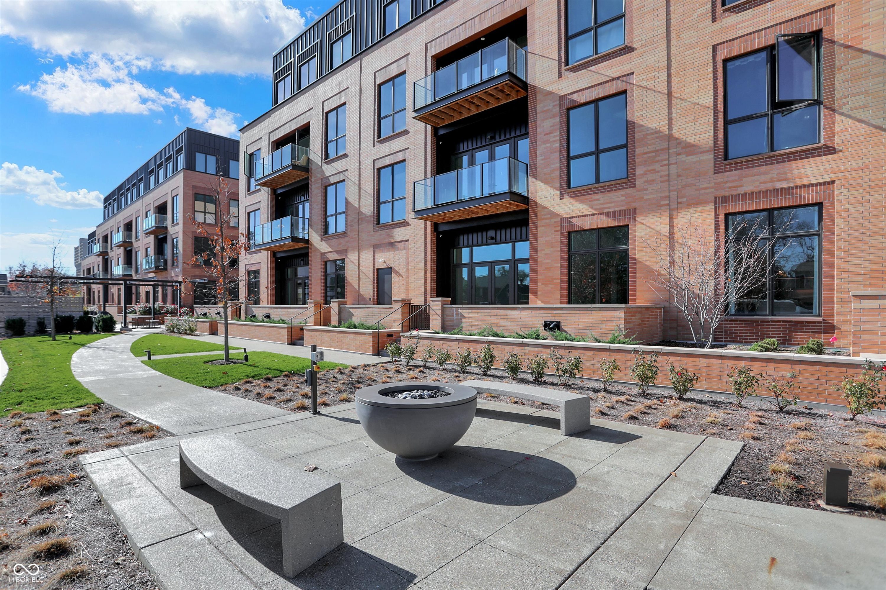 1st image of 877 N East St #UNIT 203, Indianapolis, IN 46202 | MLS# 22078936