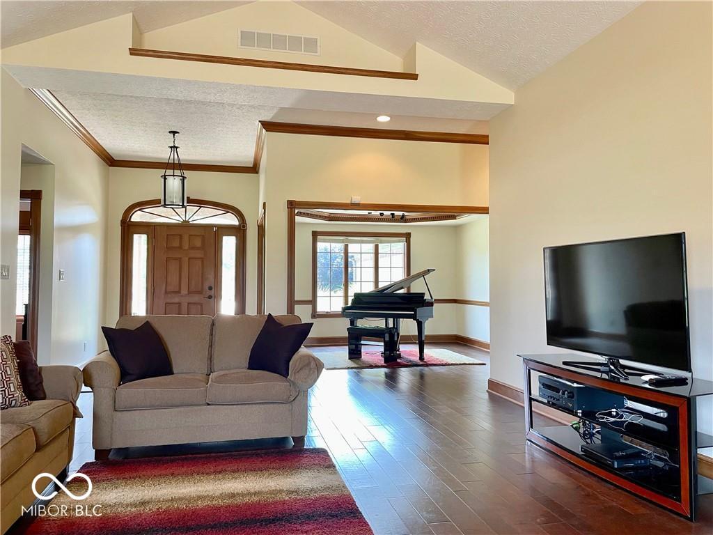 Homes for sale in Avon, IN | 1148 Waterford Dr, Avon, IN 46123 | MLS# 22080896