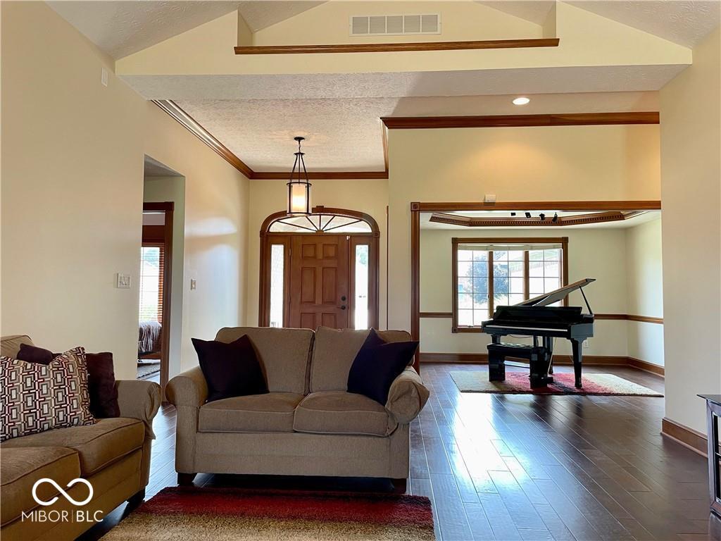 Homes for sale in Avon, IN | 1148 Waterford Dr, Avon, IN 46123 | MLS# 22080896