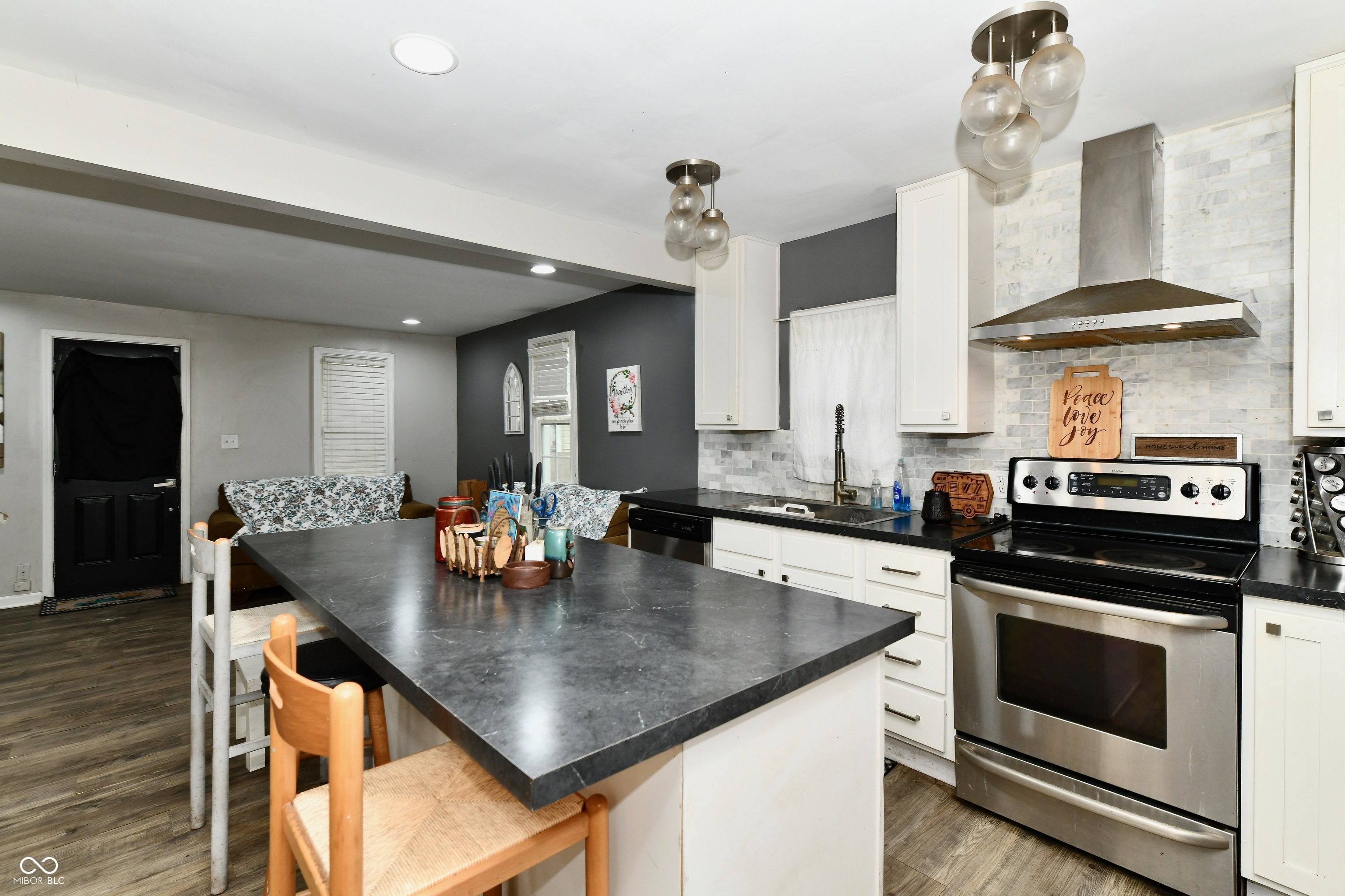 2nd image of 4444 Kingsley Dr, Indianapolis, IN 46205 | MLS# 22091002