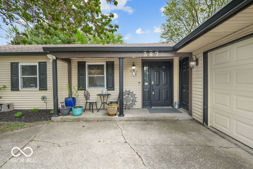 4th image of 387 Pleasantview Blvd, Greenwood, IN 46142 | MLS# 22094901