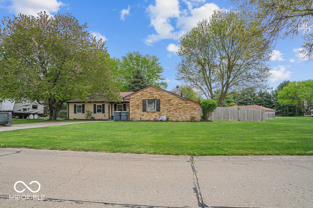 2nd image of 387 Pleasantview Blvd, Greenwood, IN 46142 | MLS# 22094901