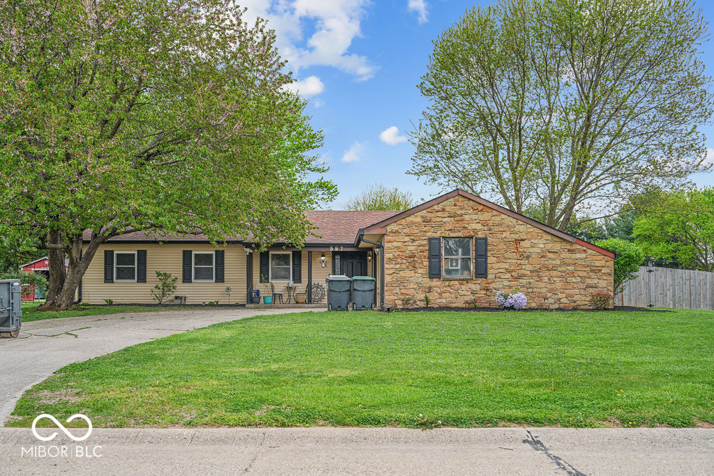 3rd image of 387 Pleasantview Blvd, Greenwood, IN 46142 | MLS# 22094901