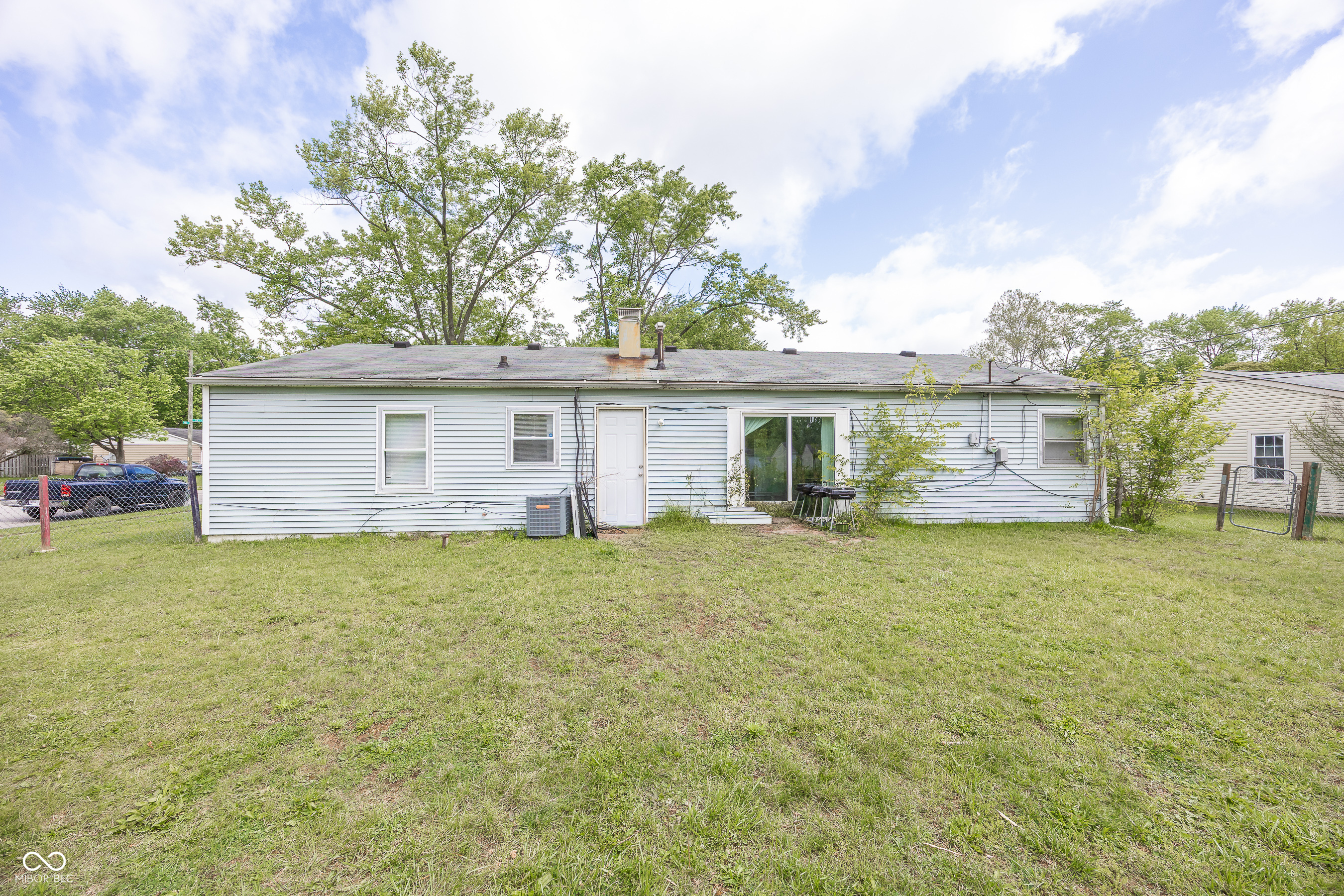Homes for sale in Indianapolis, IN | 7527 E 35Th St E, Indianapolis, IN 46226 | MLS# 22094928