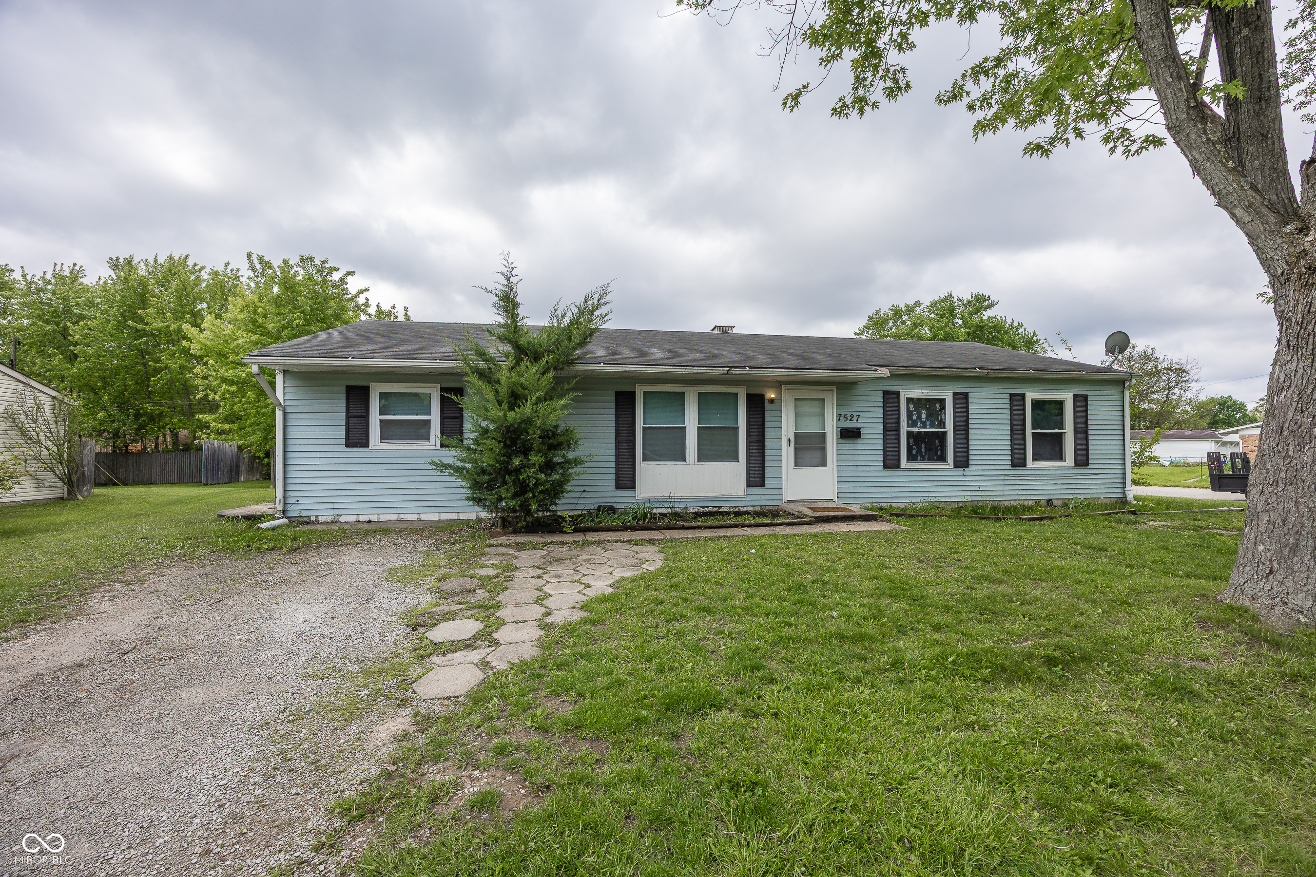 Homes for sale in Indianapolis, IN | 7527 E 35th St E, Indianapolis, IN 46226 | MLS# 22094928
