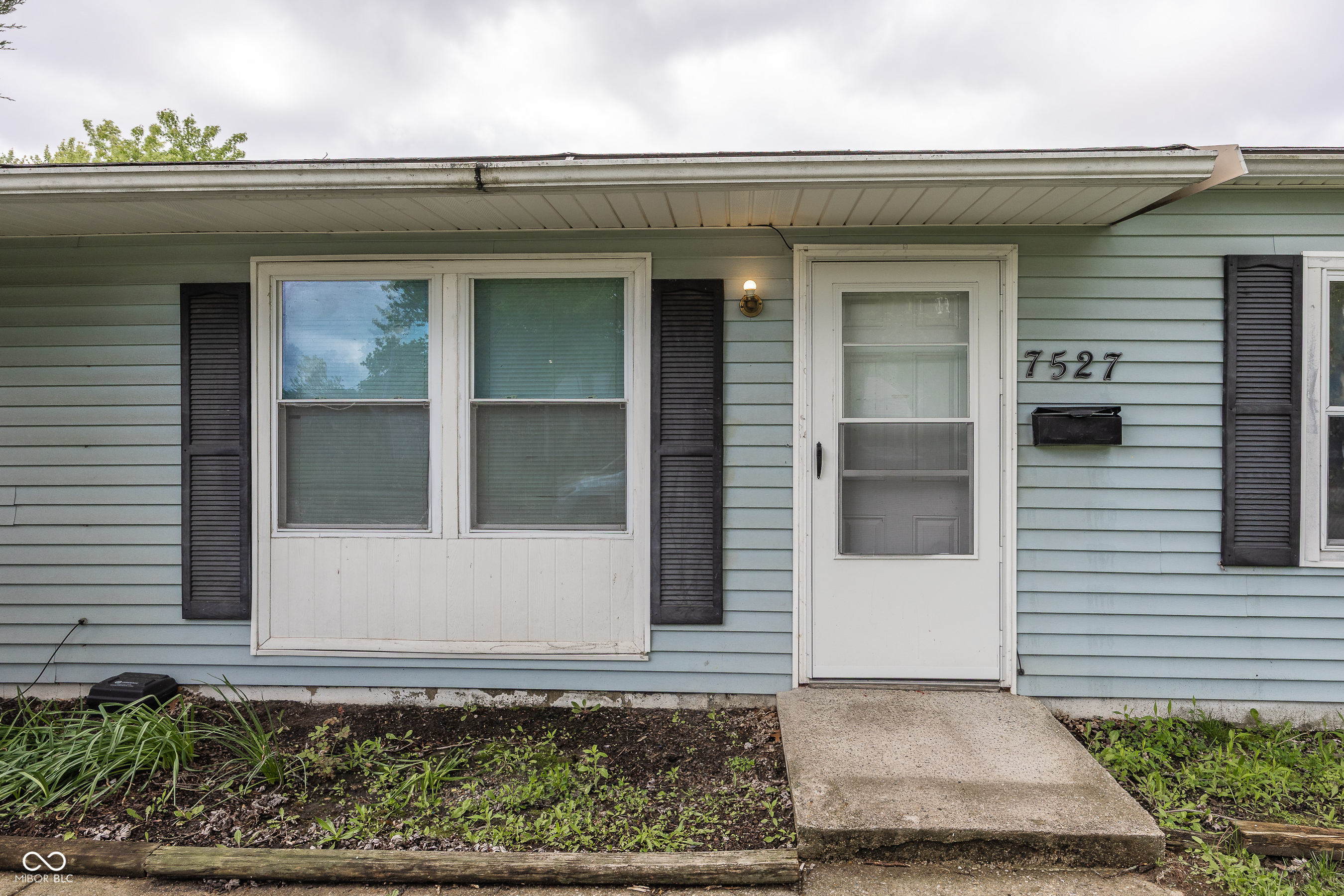 Homes for sale in Indianapolis, IN | 7527 E 35Th St E, Indianapolis, IN 46226 | MLS# 22094928
