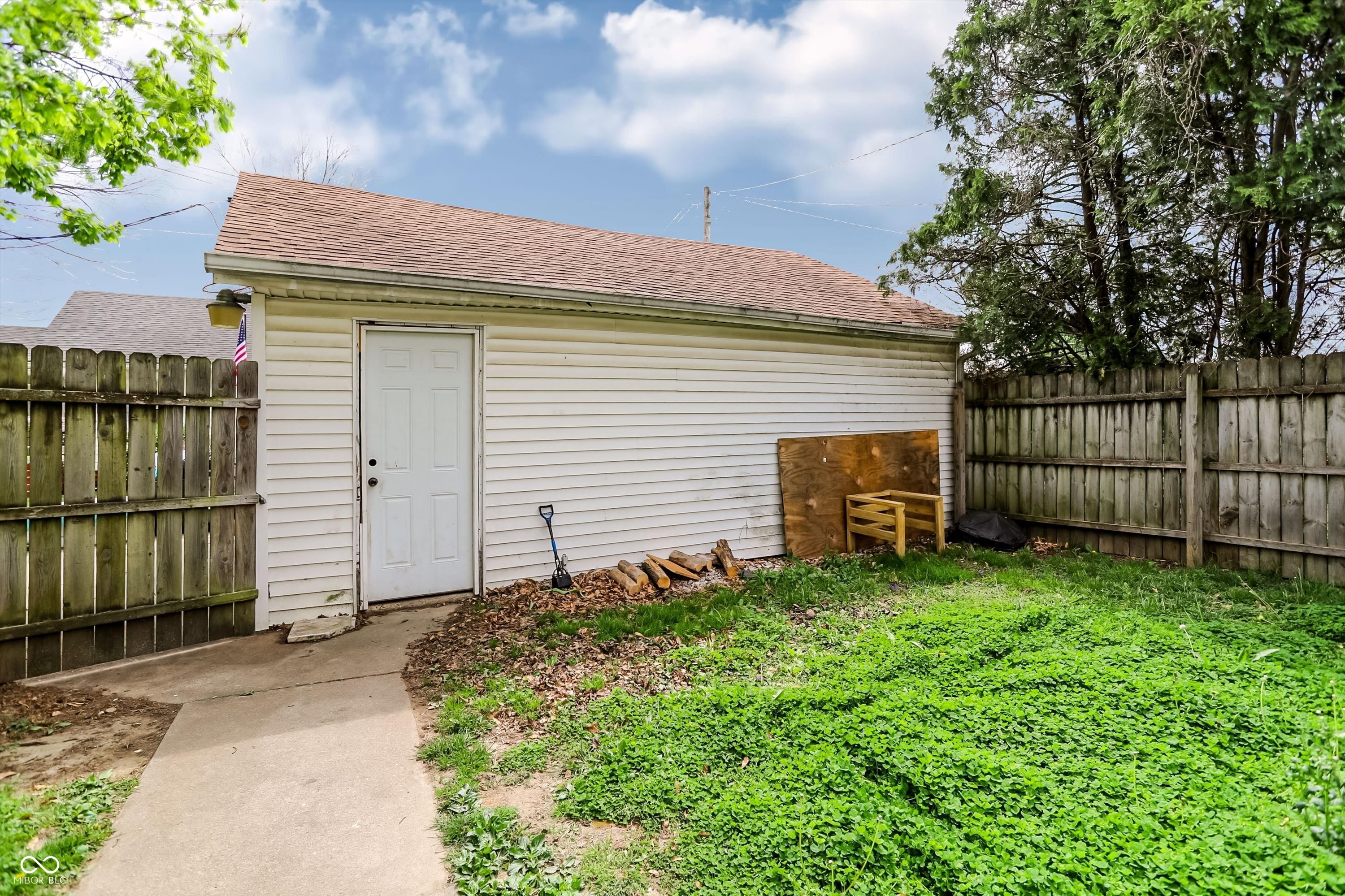 Homes for sale in Shelbyville, IN | 107 1st St, Shelbyville, IN 46176 | MLS# 22095529