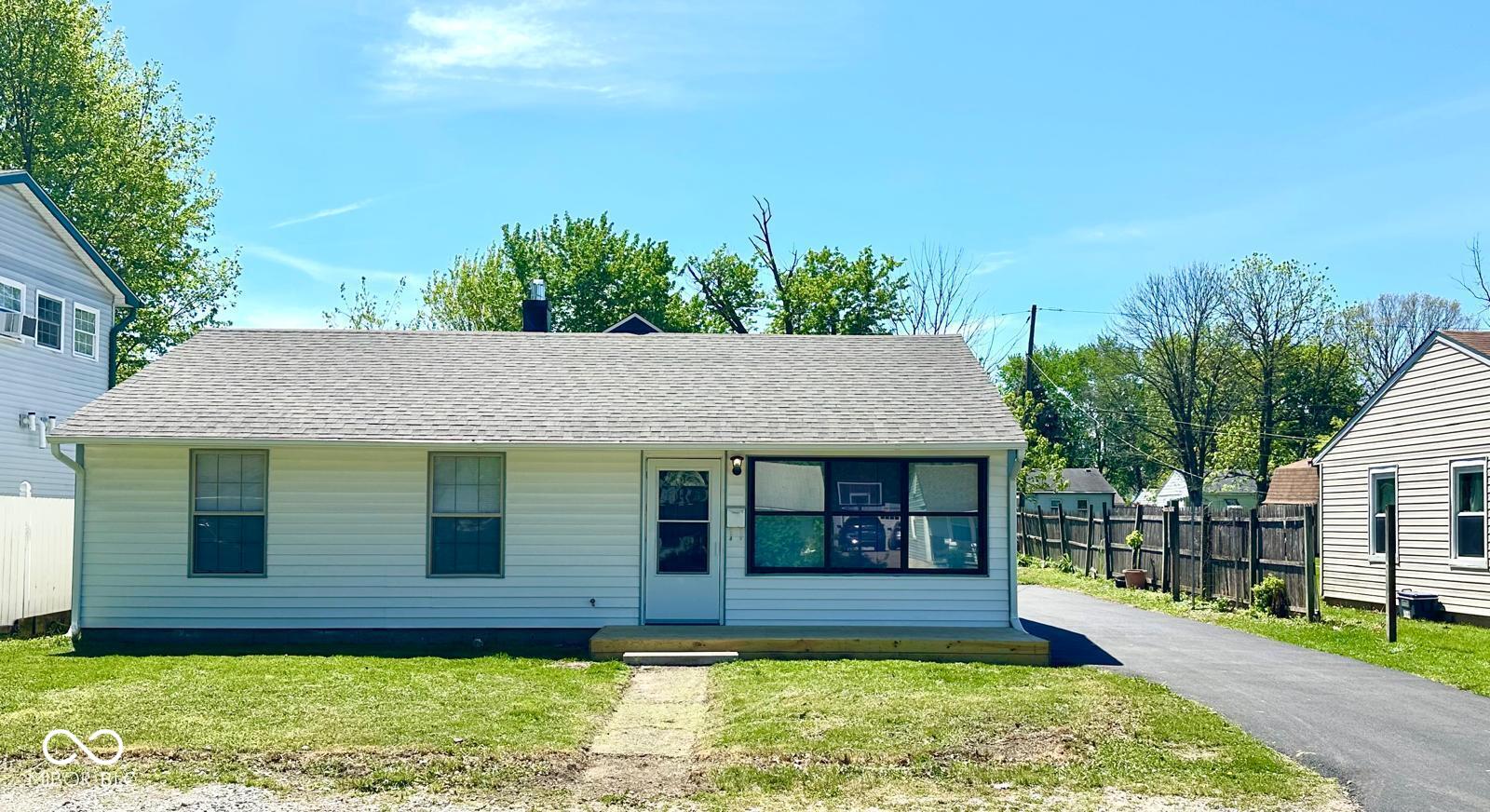 2nd image of 5725 Greenfield Ave, Indianapolis, IN 46219 | MLS# 22096458