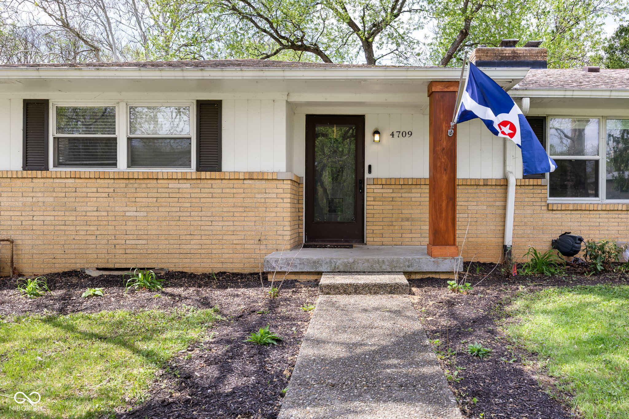 3rd image of 4709 Andover Sq, Indianapolis, IN 46226 | MLS# 22097327