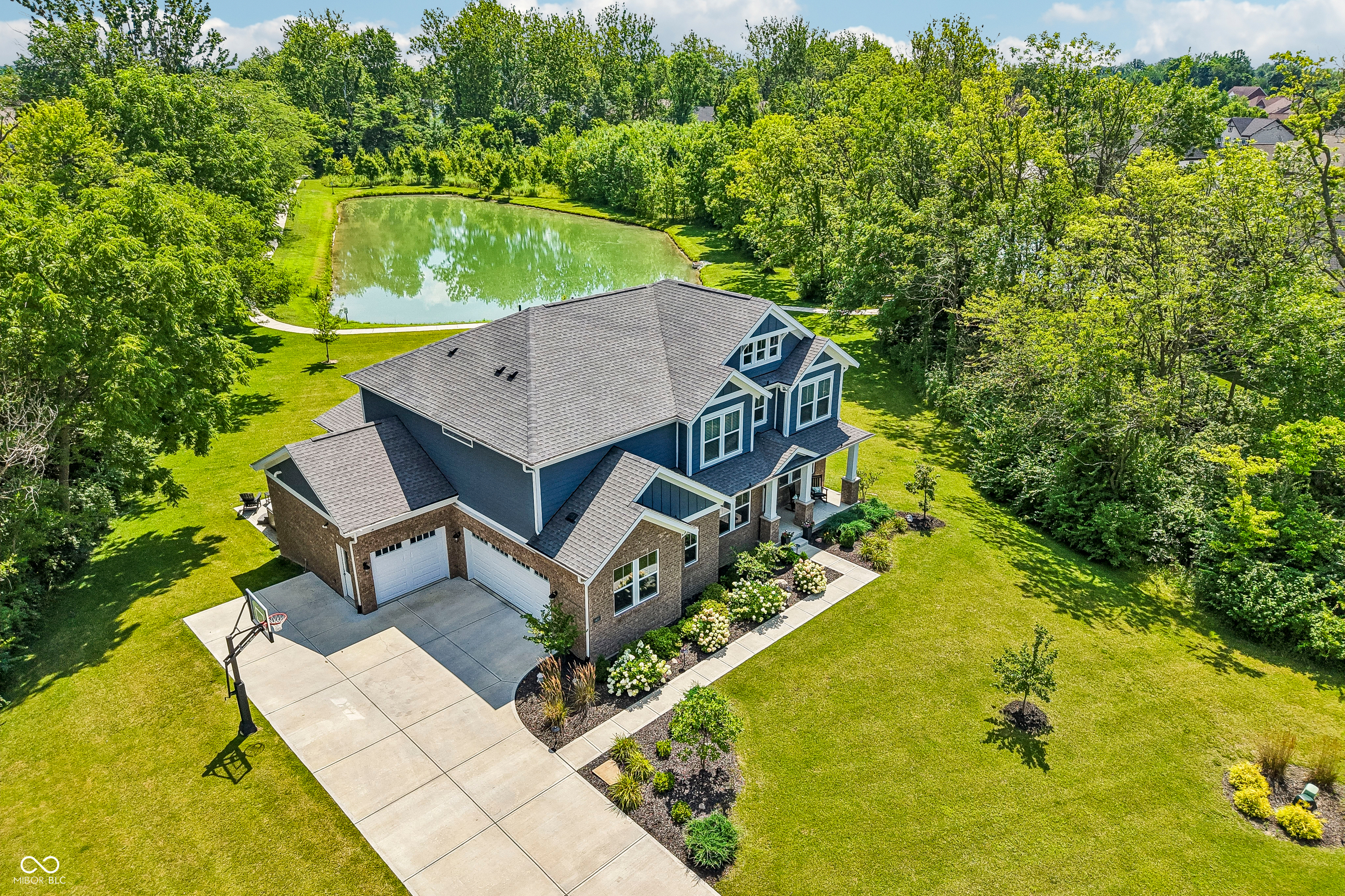 2nd image of 8405 Shallow Creek Ct, Indianapolis, IN 46237 | MLS# 22097658