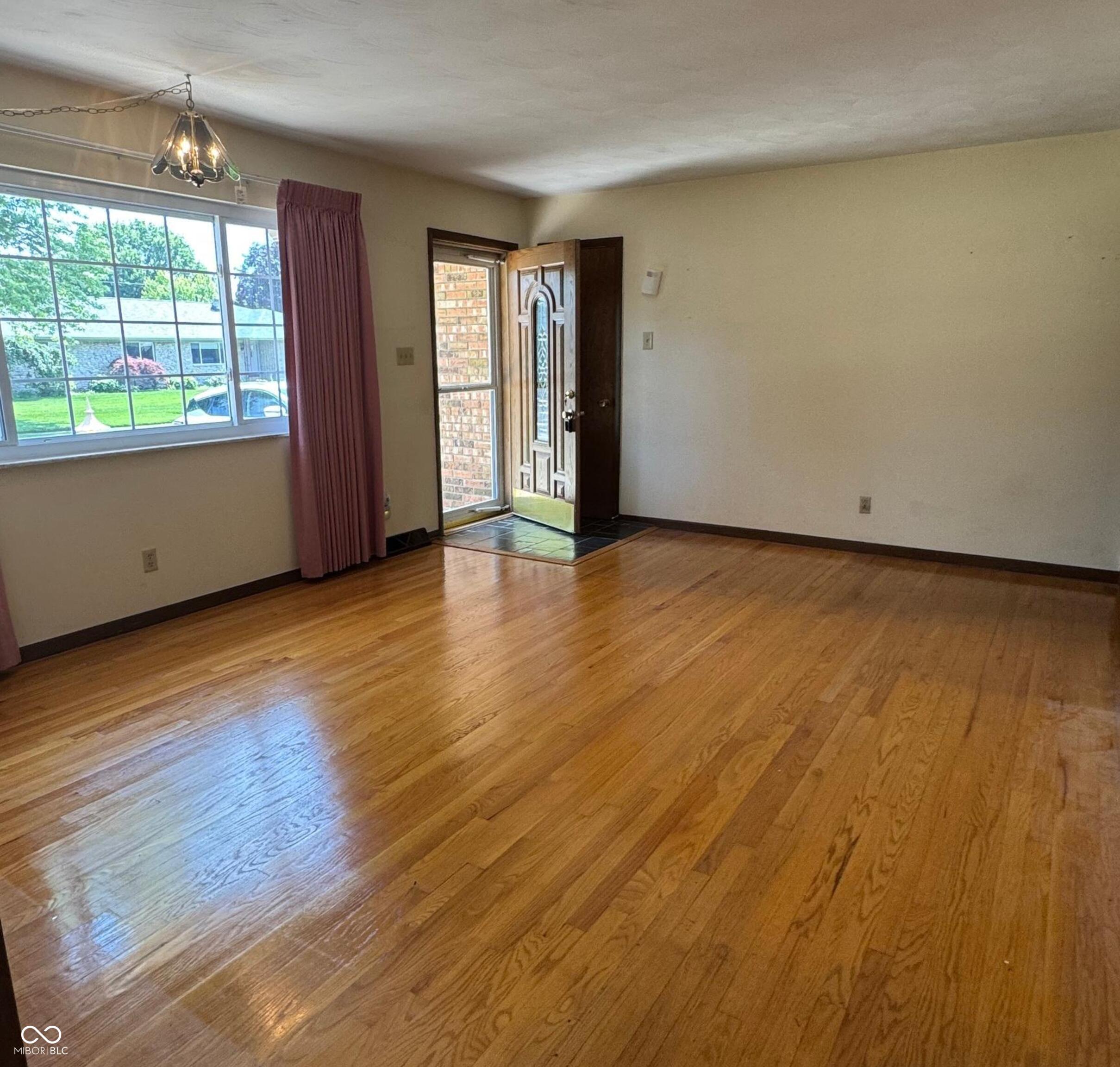 Homes for sale in Indianapolis, IN | 628 W Ralston Rd, Indianapolis, IN 46217 | MLS# 22098871
