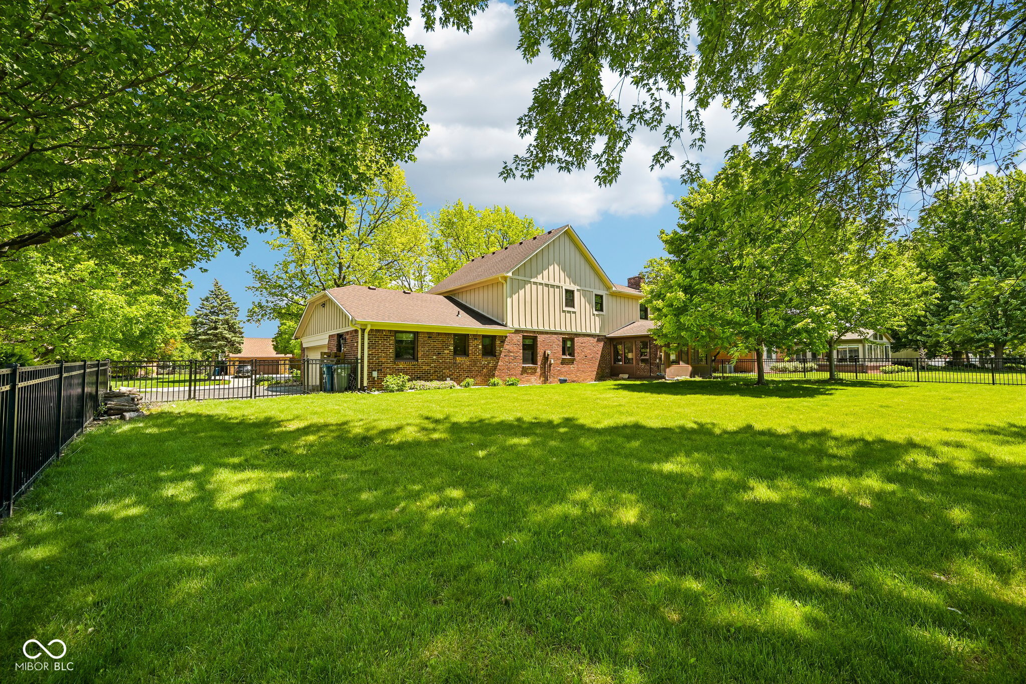 2nd image of 407 Oxford Dr, Noblesville, IN 46062 | MLS# 22101439