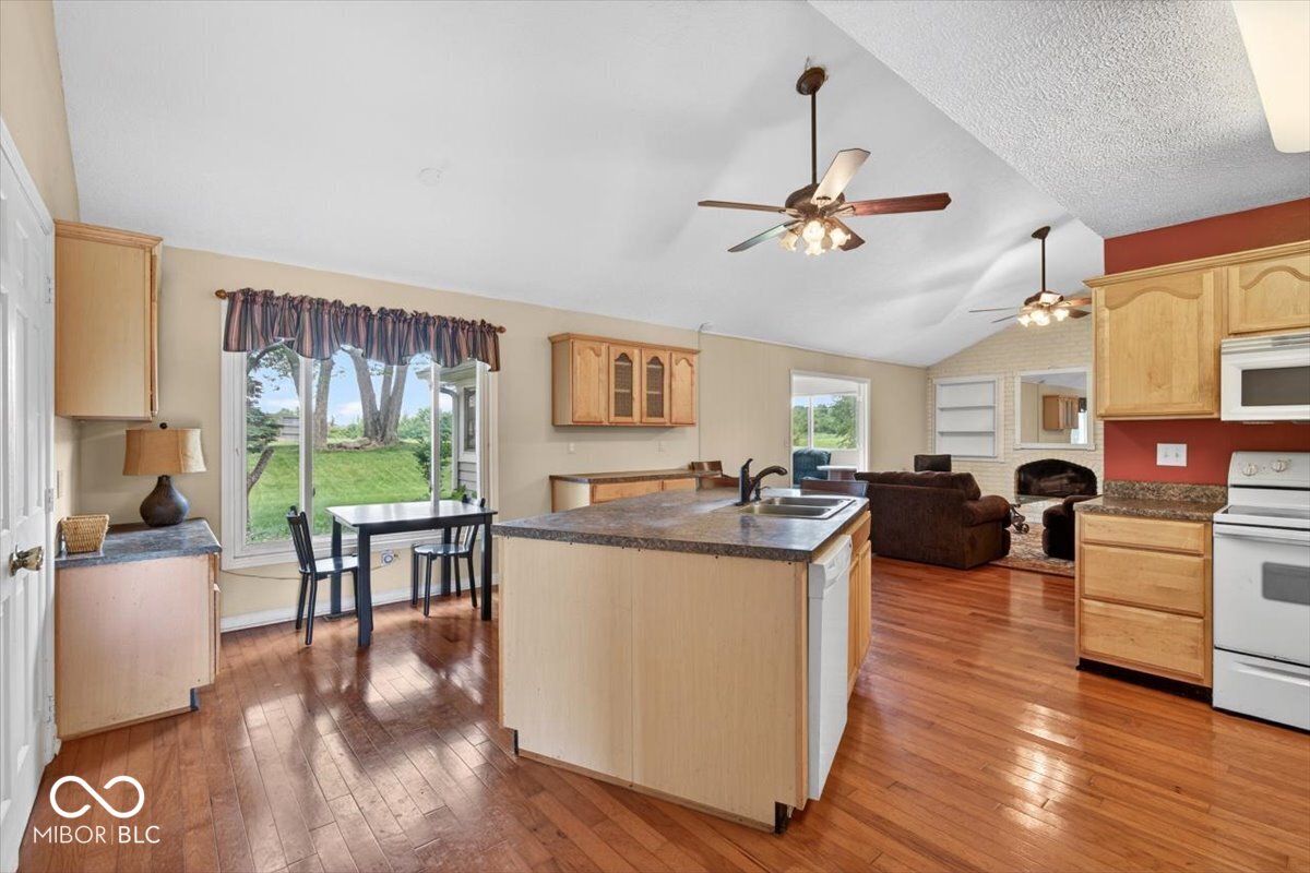 Homes for sale in Zionsville, IN | 909 Cardinal Dr, Zionsville, IN 46077 | MLS# 22101858