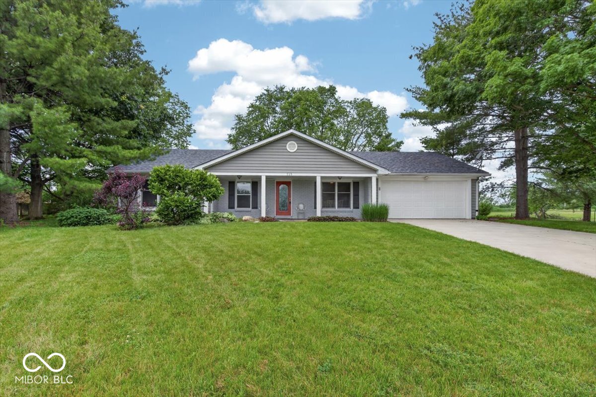Homes for sale in Zionsville, IN | 909 Cardinal Dr, Zionsville, IN 46077 | MLS# 22101858