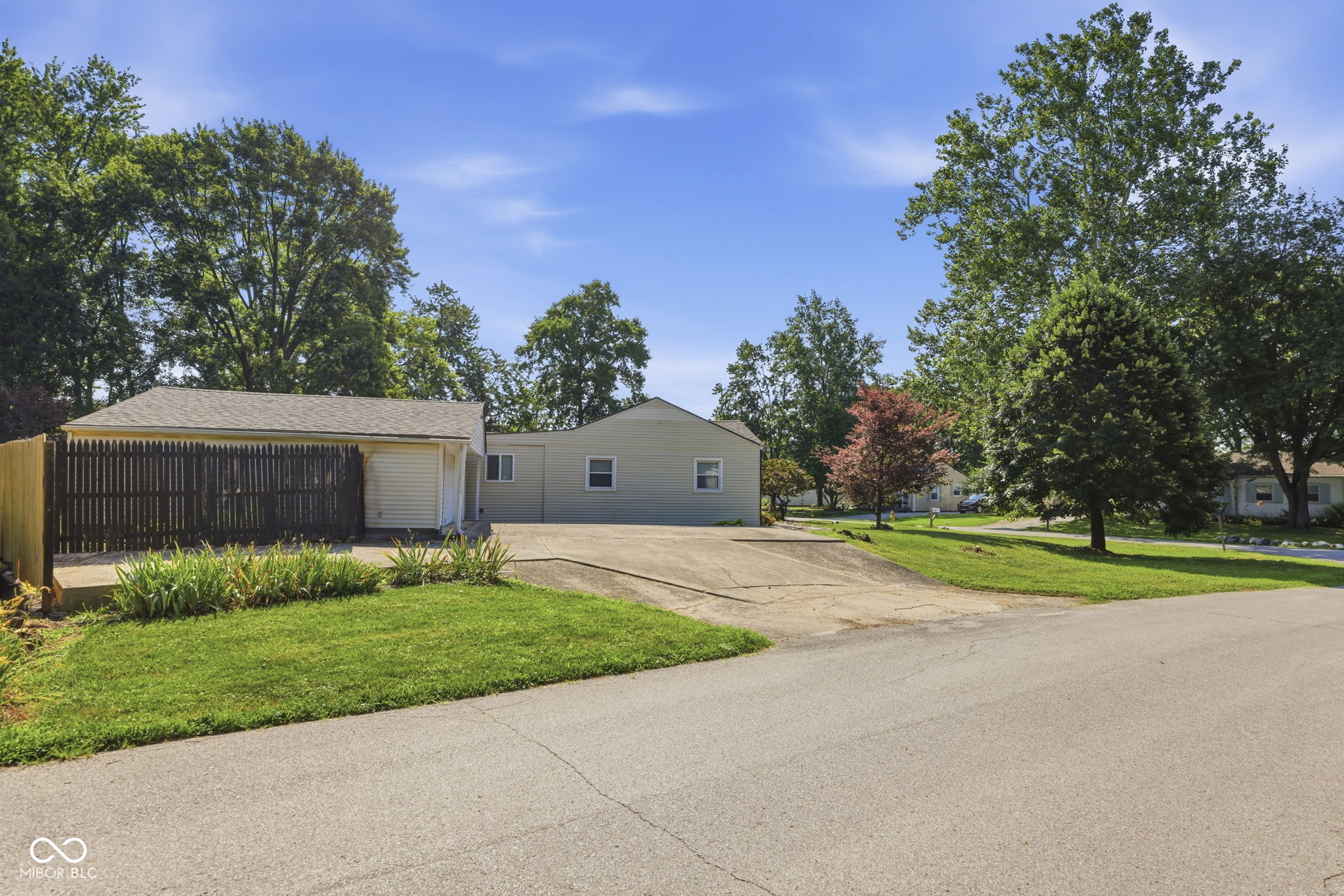 4th image of 650 Arthur Dr, Carmel, IN 46280 | MLS# 22102876