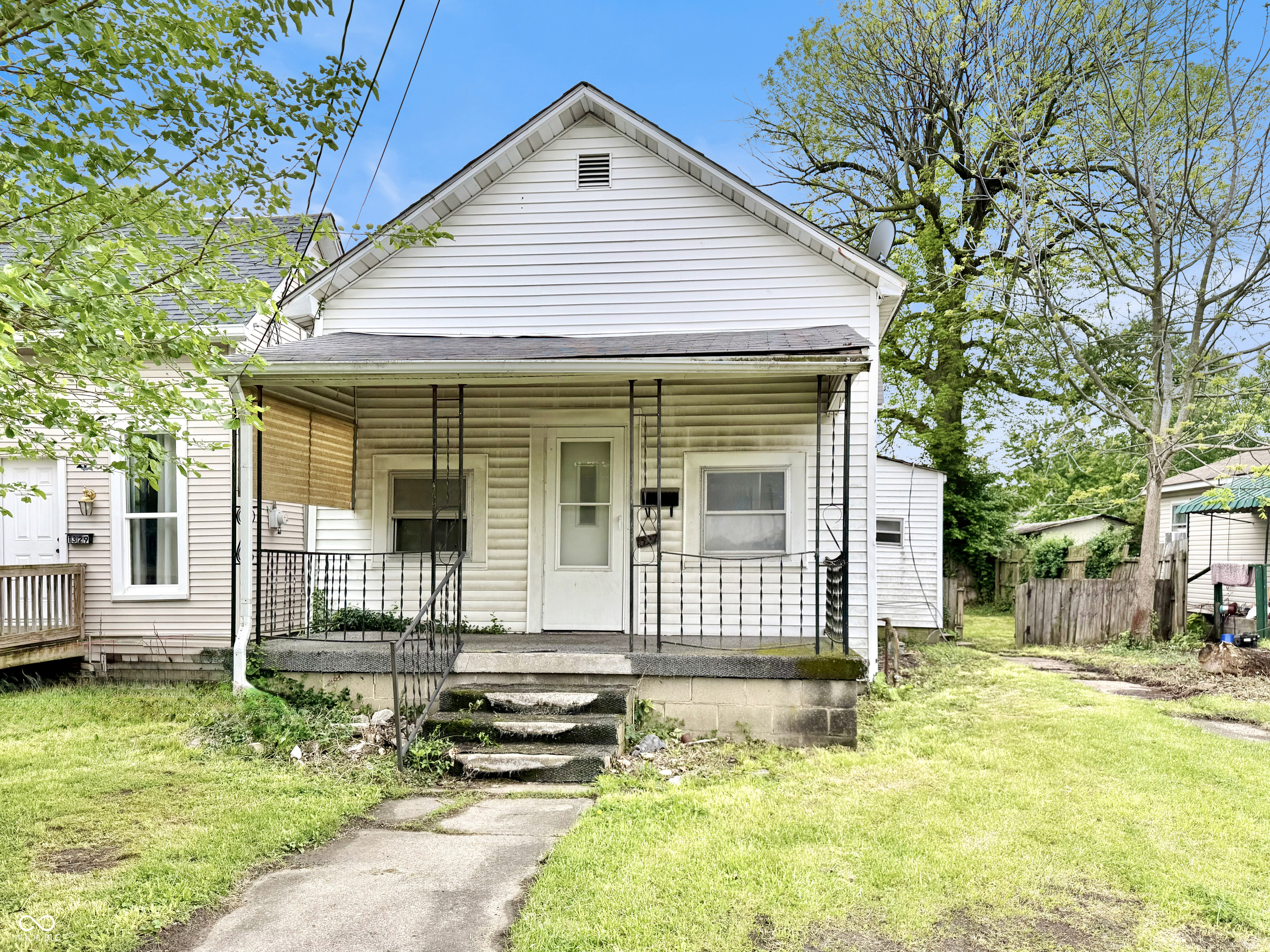 1st image of 1327 S Harrison St, Shelbyville, IN 46176 | MLS# 22103204