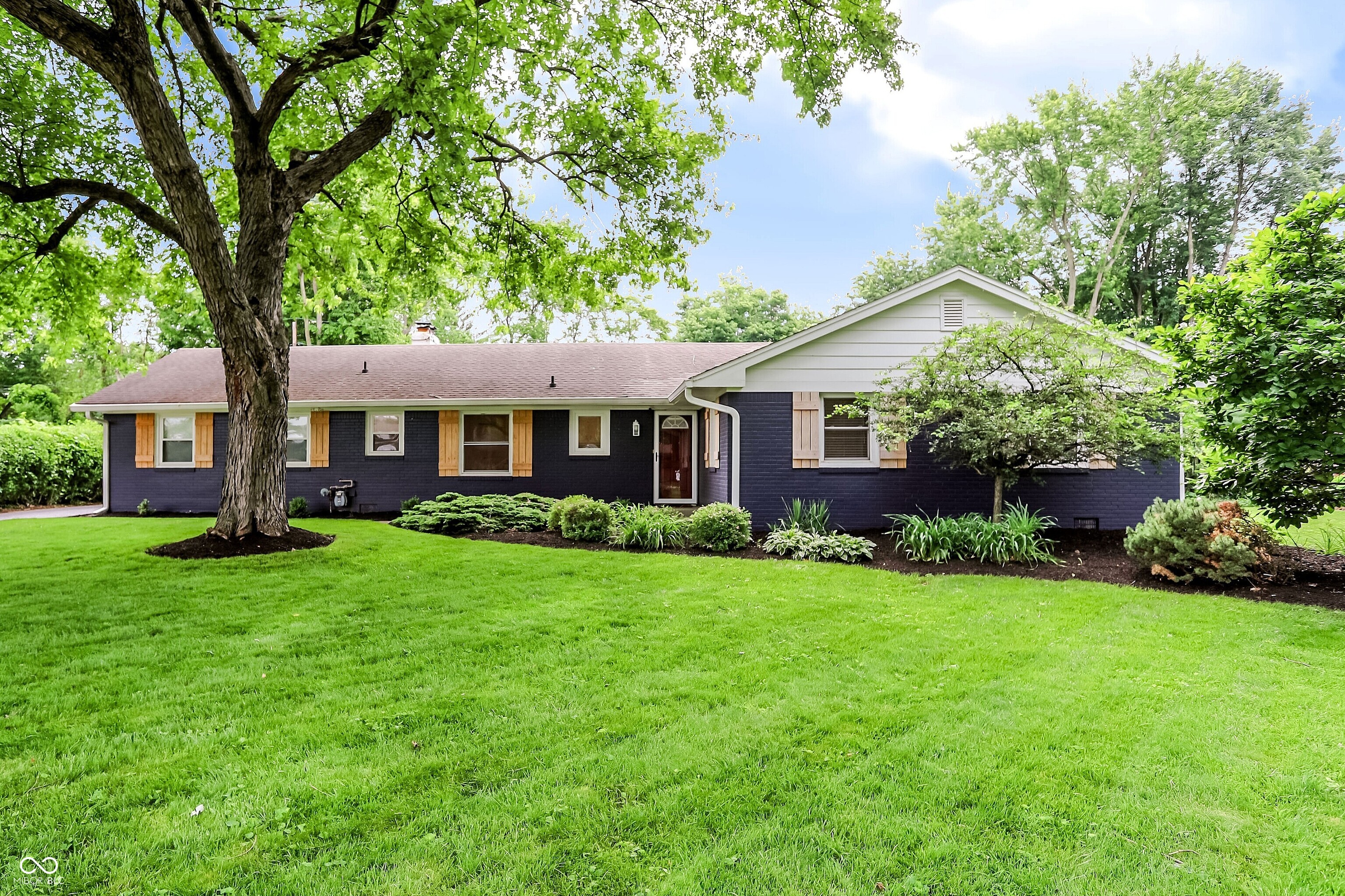 Homes for sale in Indianapolis, IN | 4945 N Dearborn St, Indianapolis, IN 46205 | MLS# 22104501