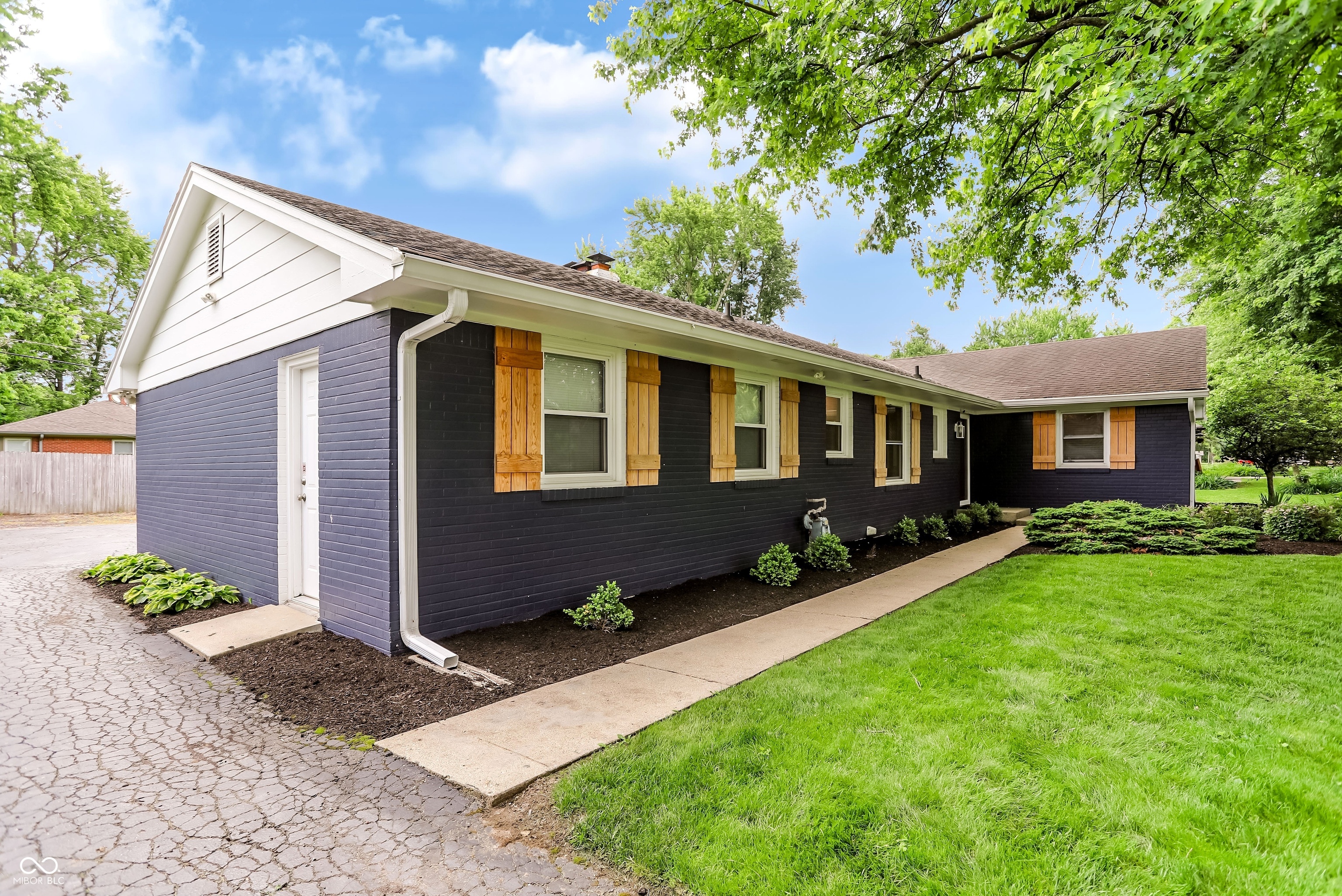 Homes for sale in Indianapolis, IN | 4945 N Dearborn St, Indianapolis, IN 46205 | MLS# 22104501