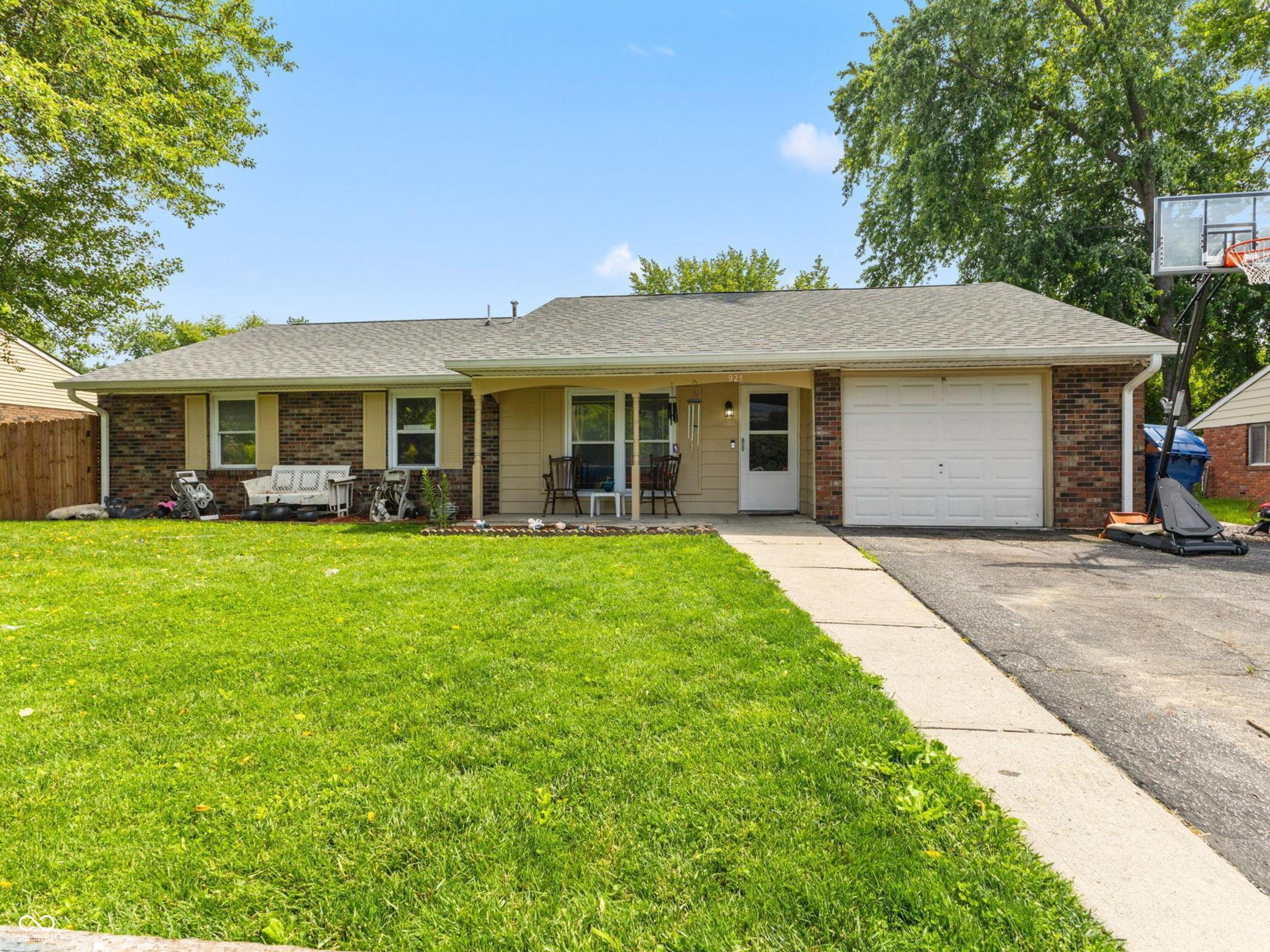 Homes for sale in Indianapolis, IN | 921 W Stop 11 Rd, Indianapolis, IN 46217 | MLS# 22104865