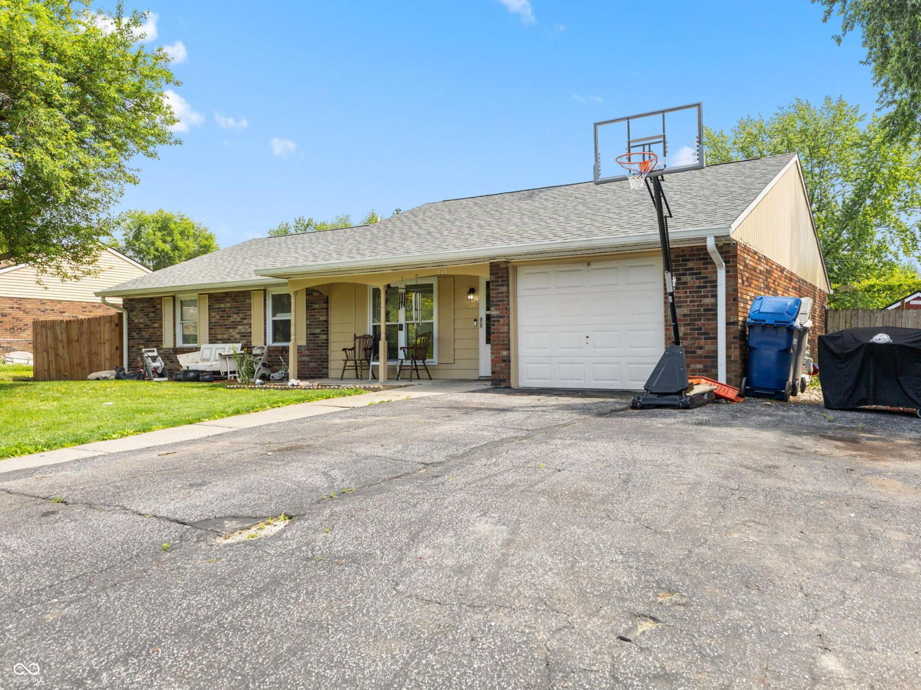 Homes for sale in Indianapolis, IN | 921 W Stop 11 Rd, Indianapolis, IN 46217 | MLS# 22104865