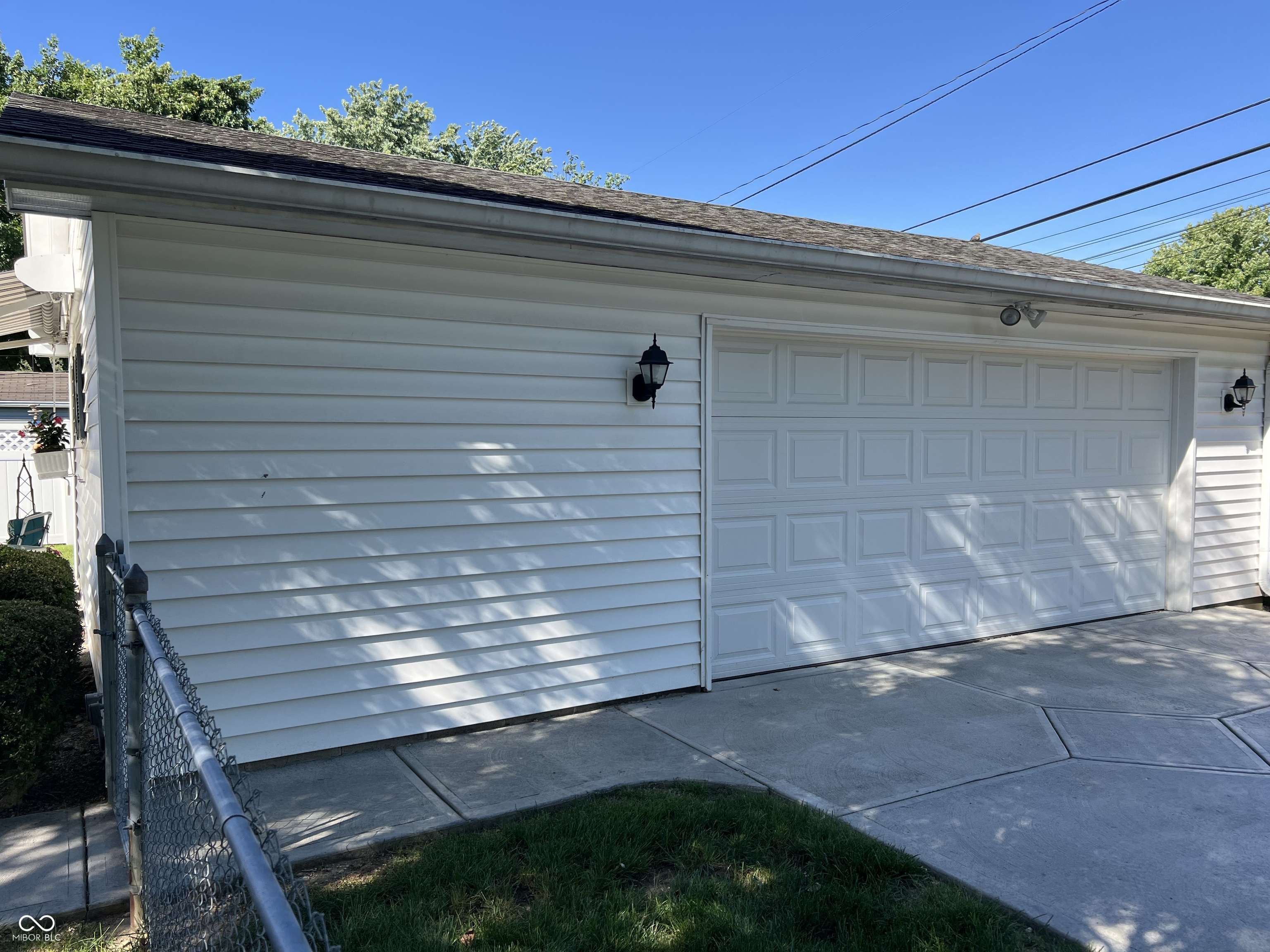 Homes for sale in Speedway, IN | 1962 Macarthur Ln, Speedway, IN 46224 | MLS# 22105516